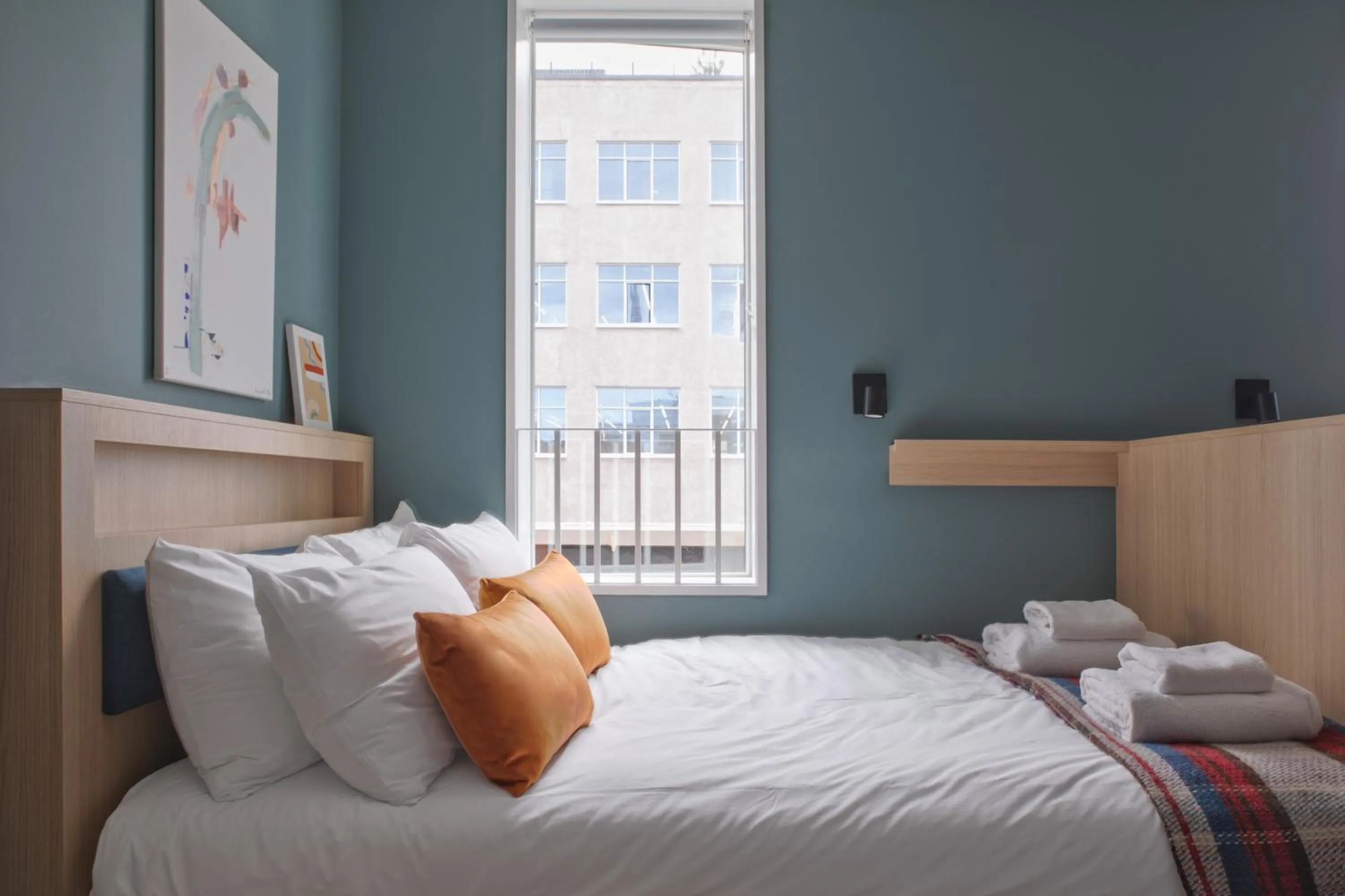 Bed in Bob W London Tower Hill - Studios