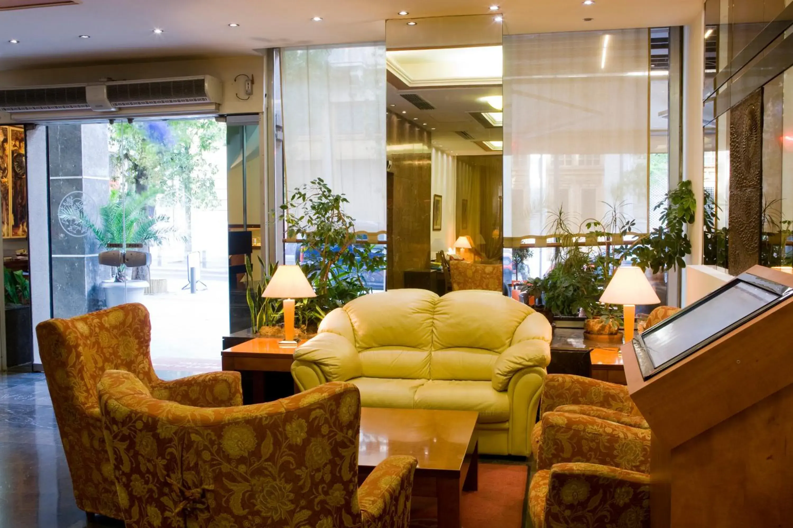 Lounge or bar in Arethusa Hotel Athens Lounge or bar in Arethusa Hotel Athens