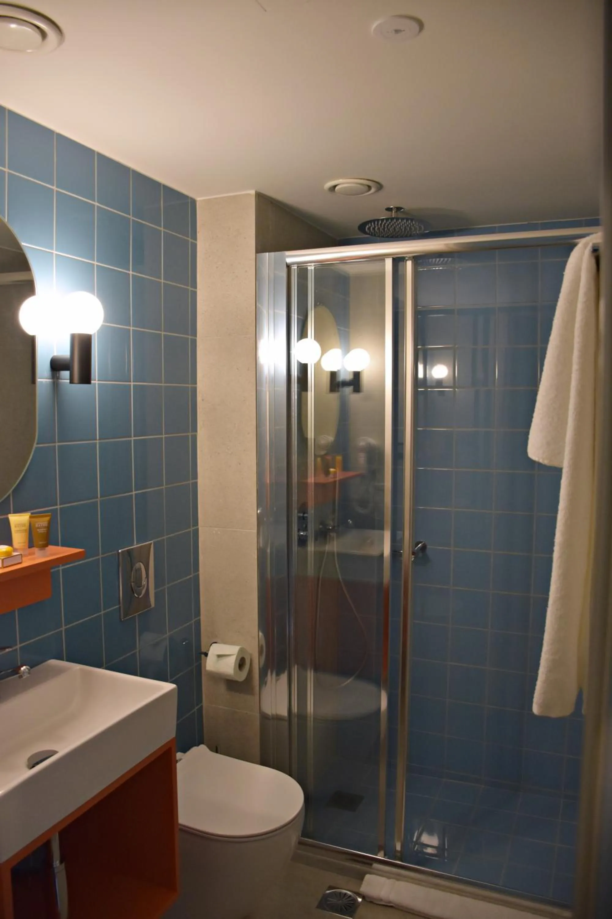 Bathroom in Arethusa Hotel Athens