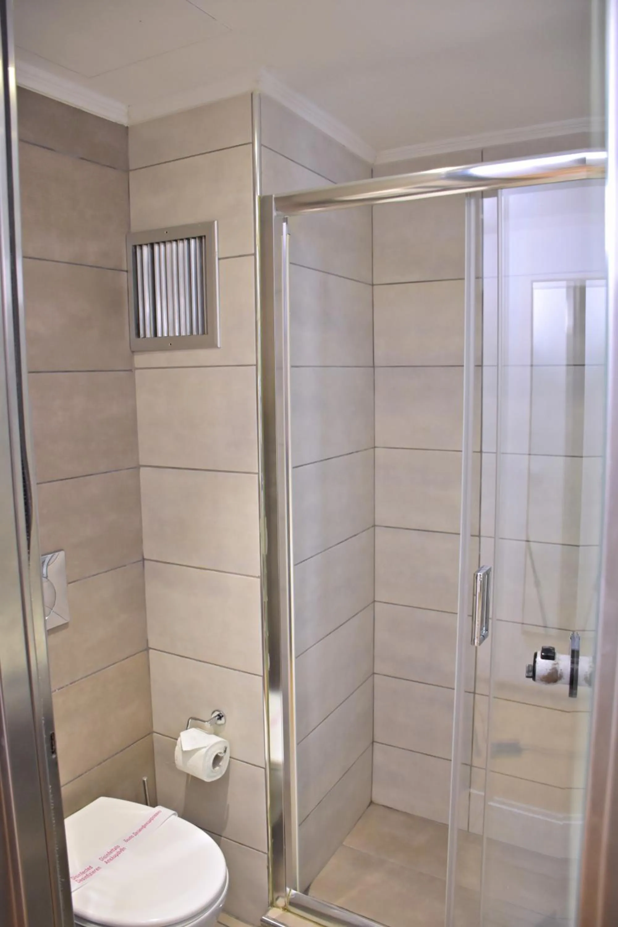 Shower in Arethusa Hotel Athens
