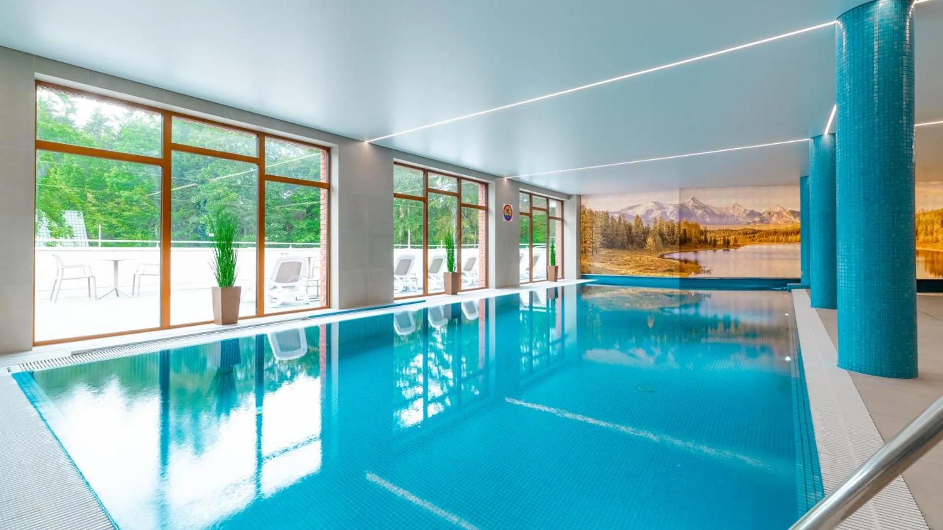 Swimming pool in Apartament Cortina