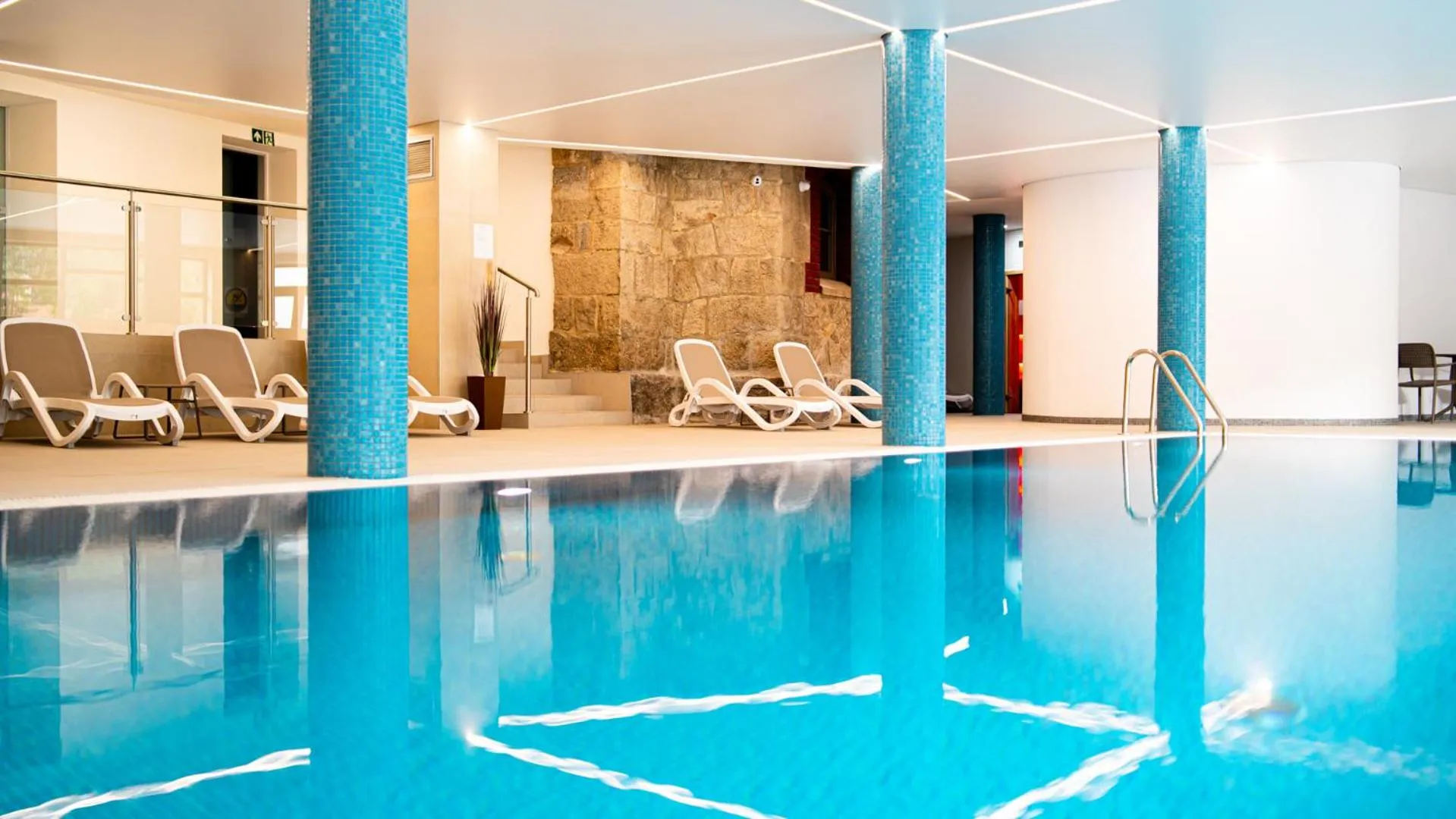 Swimming pool in Apartament Cortina