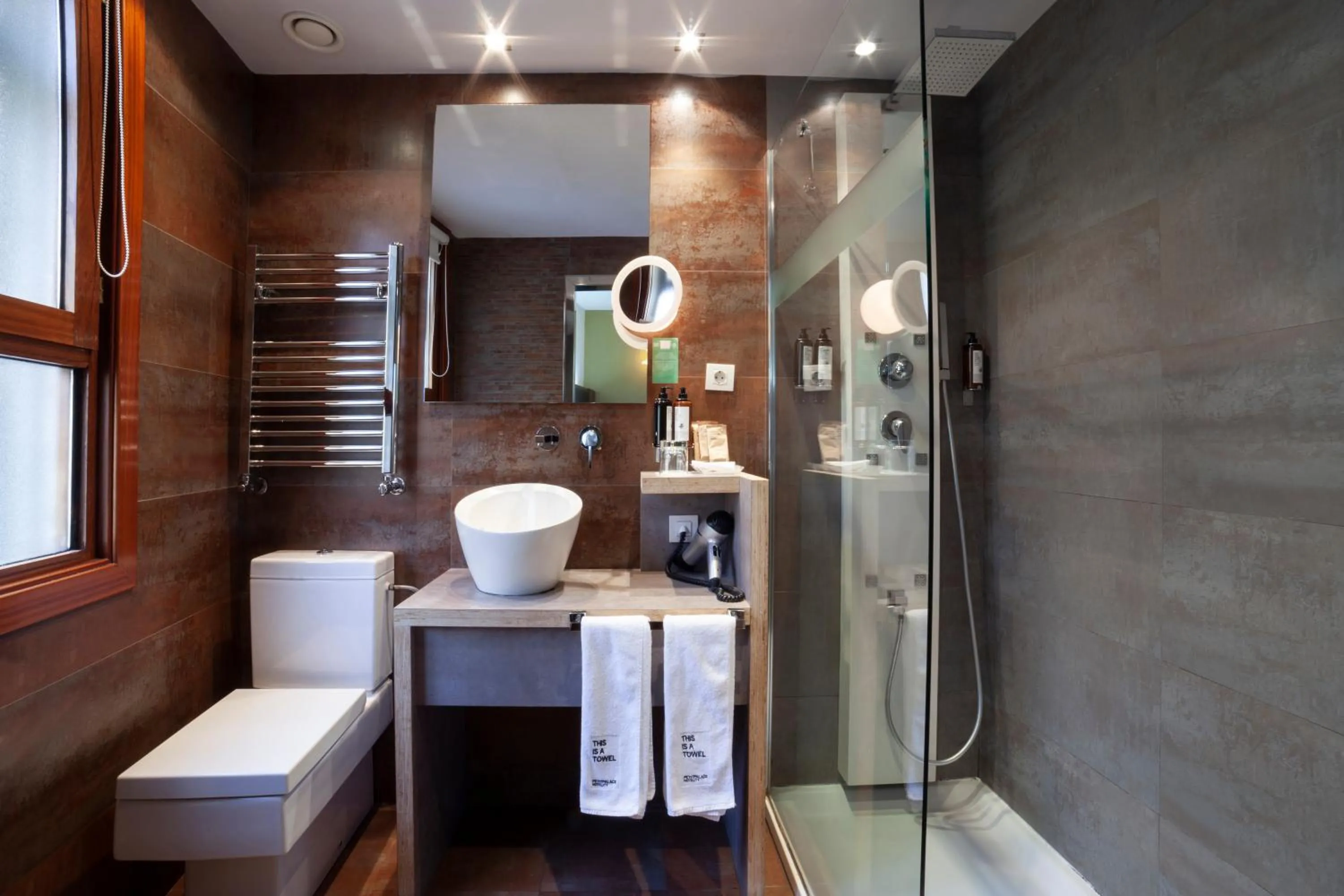 Bathroom in Petit Palace Tamarises