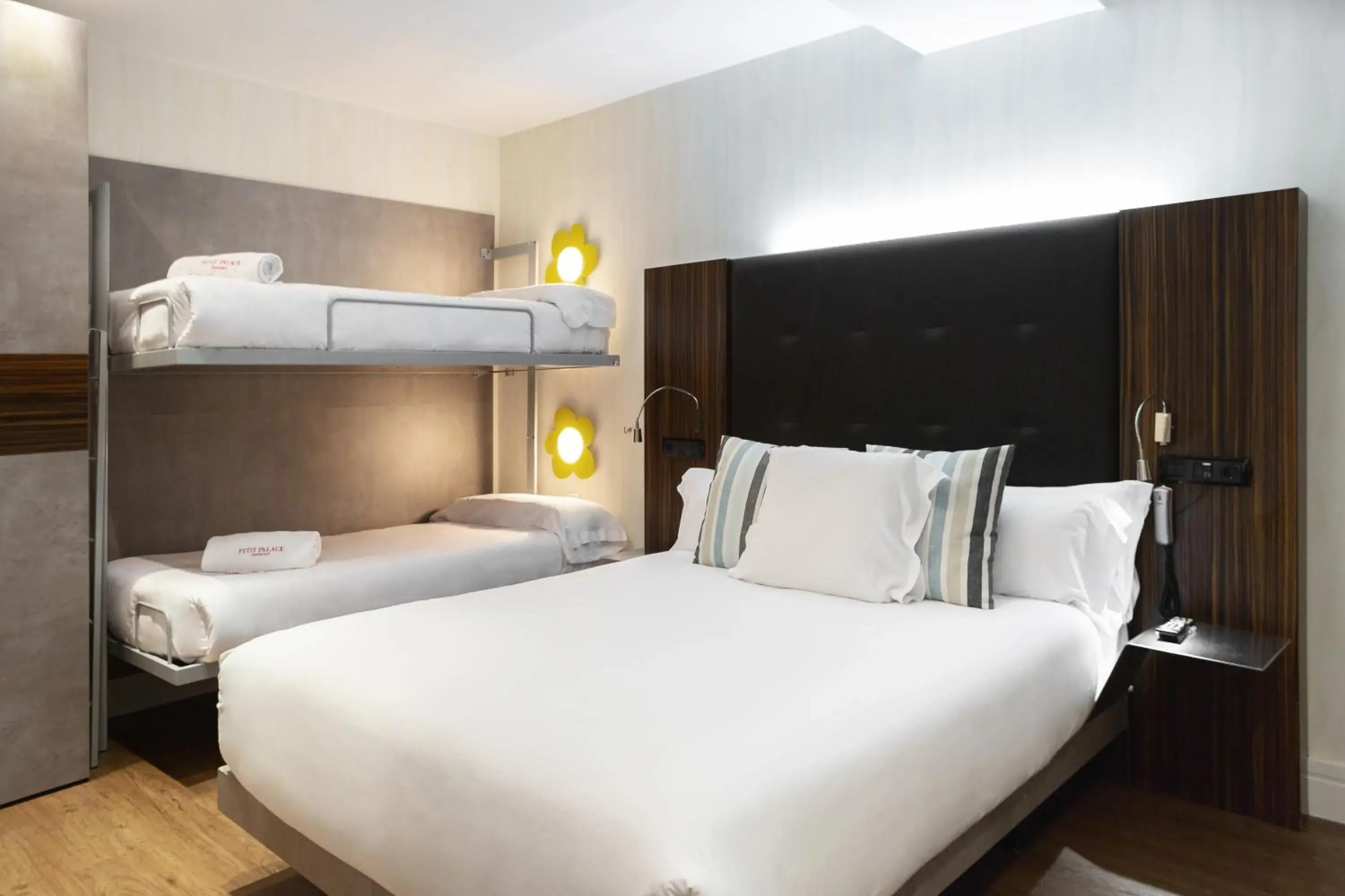 Quadruple Room with Sea View in Petit Palace Tamarises Quadruple Room with Sea View in Petit Palace Tamarises