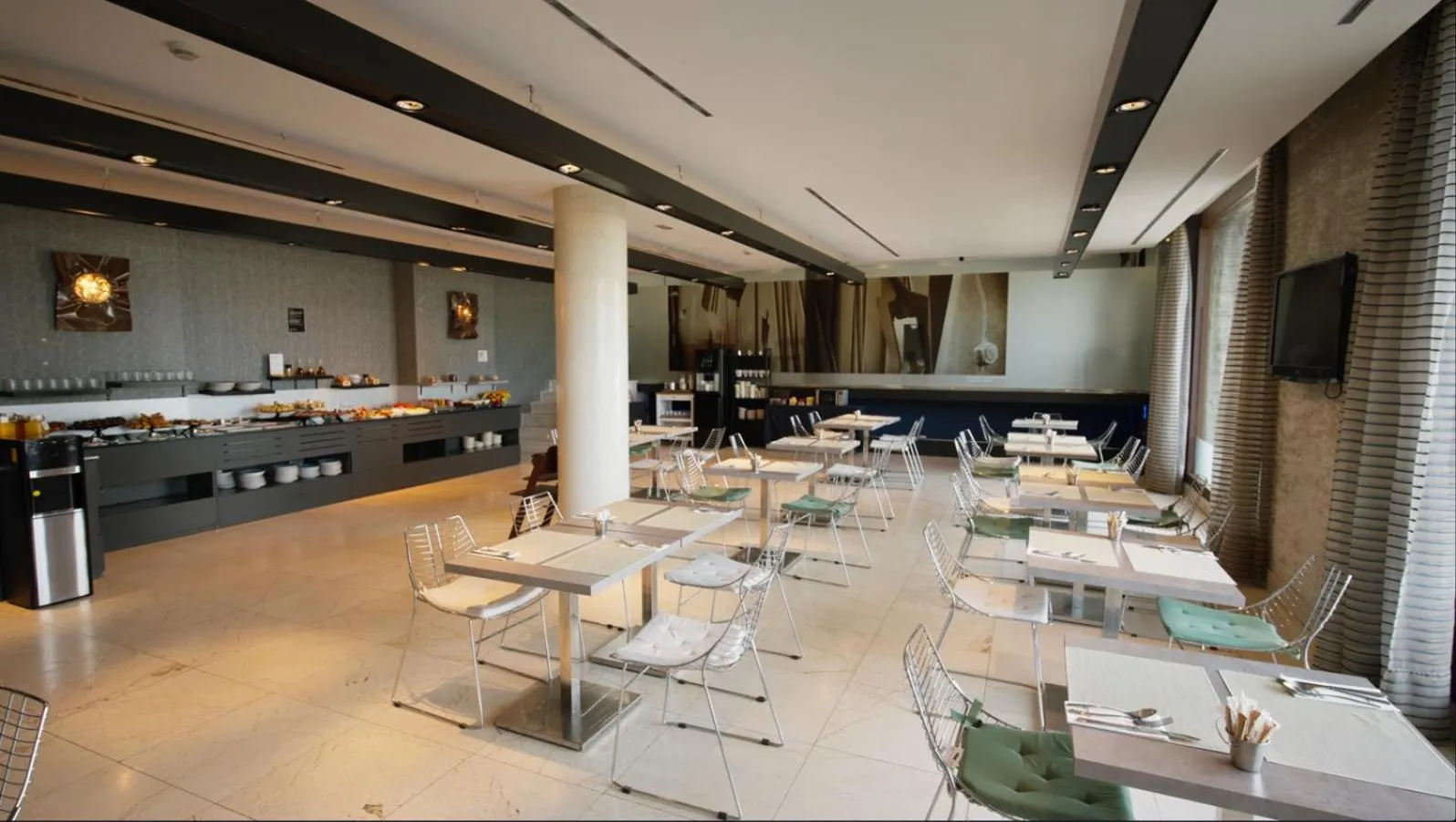 Breakfast in Petit Palace Tamarises