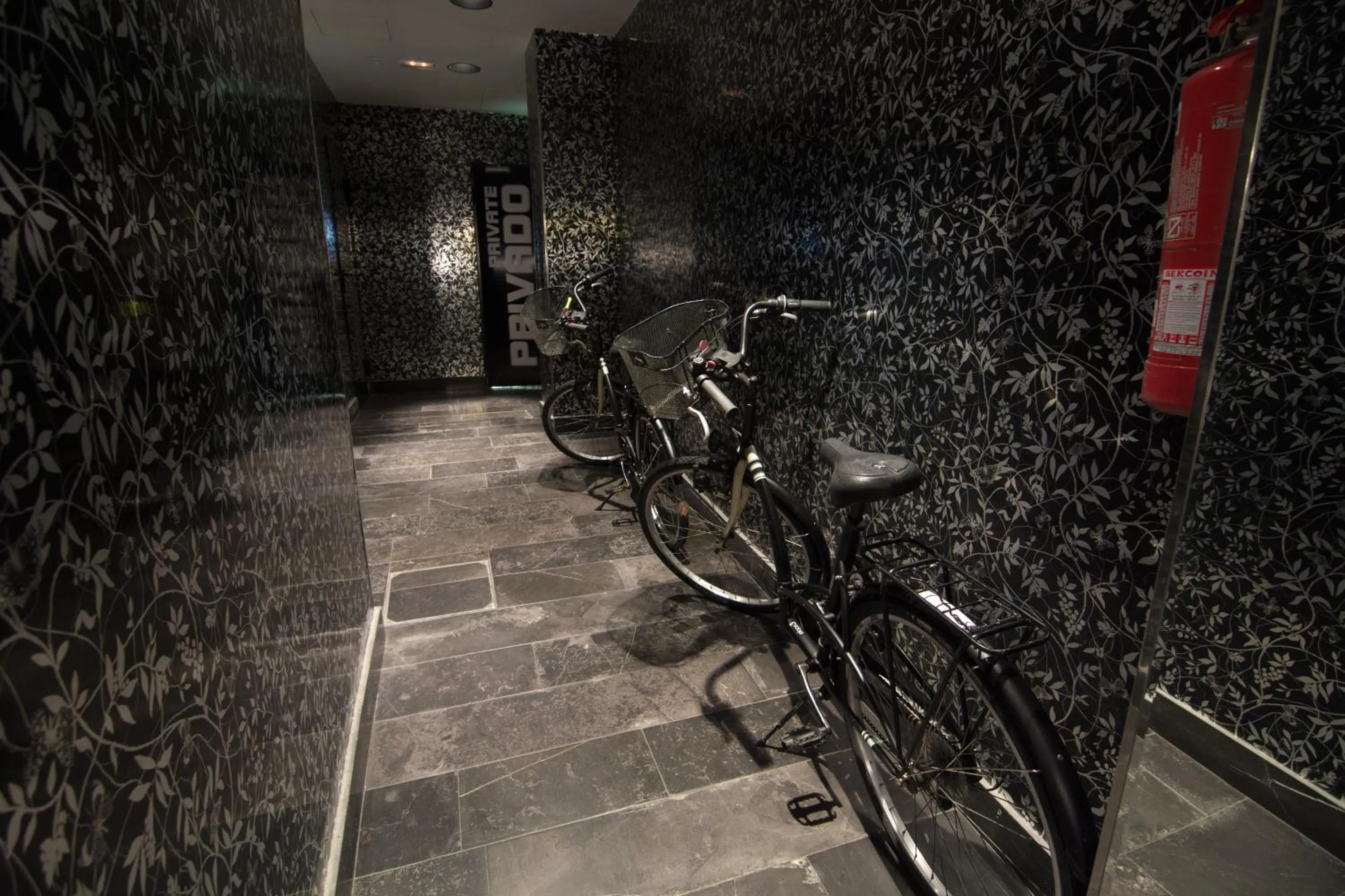 Decorative detail in Petit Palace Tamarises