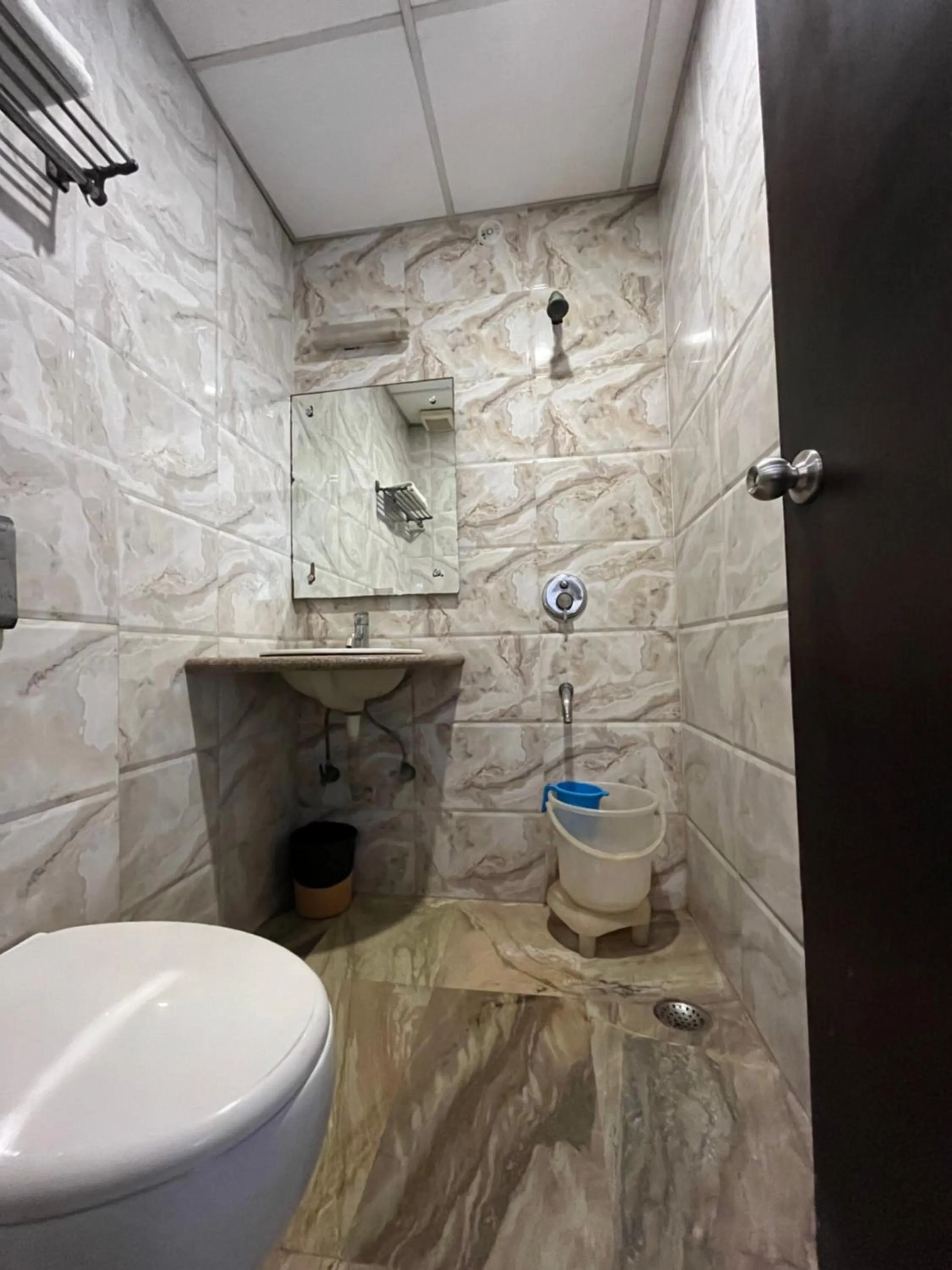 Bathroom in Hotel Taj Galaxy