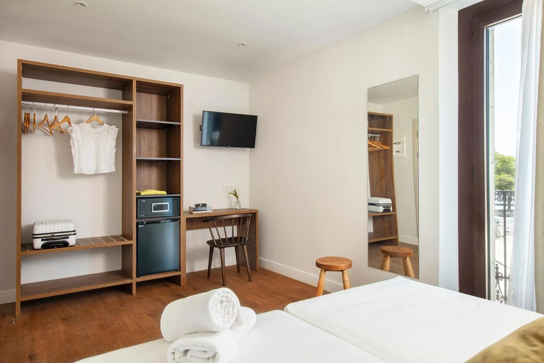 Seating area, Bed in Som Nit Port Vell