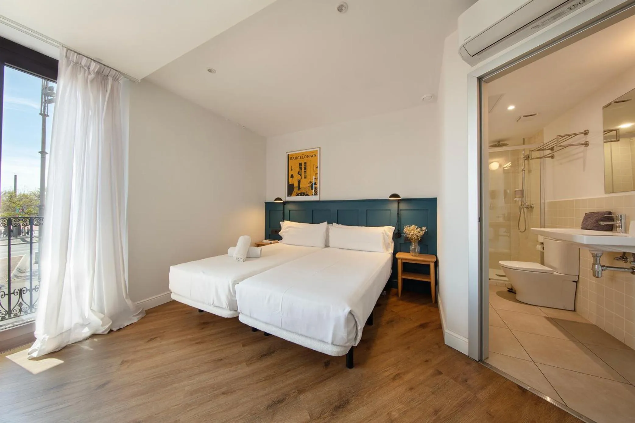 Photo of the whole room, Bed in Som Nit Port Vell