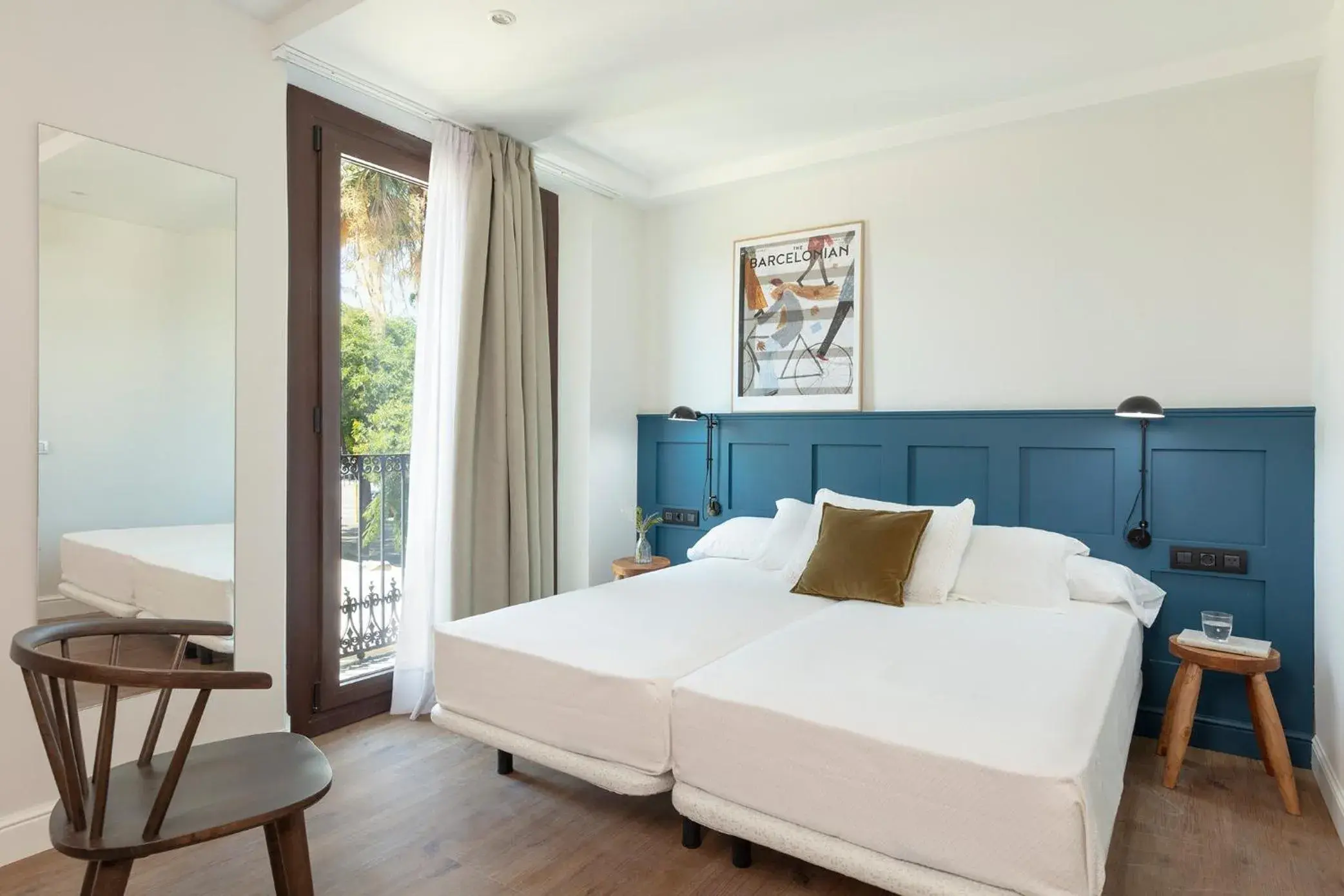 Superior Twin Room with Port View in Som Nit Port Vell Superior Twin Room with Port View in Som Nit Port Vell