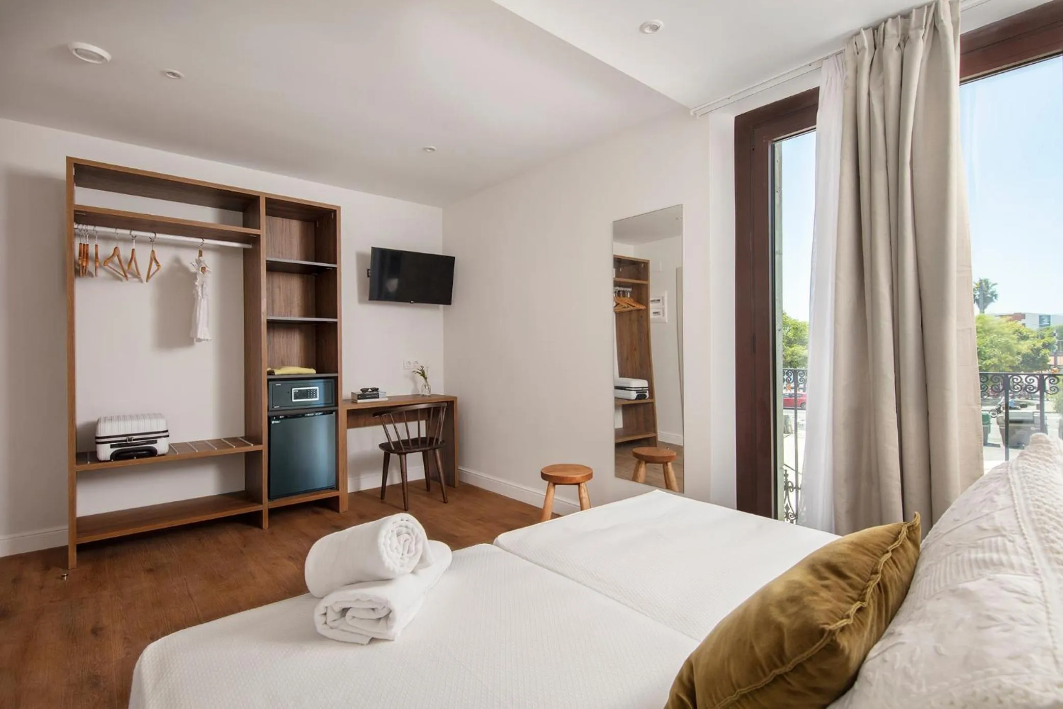 Seating area, Bed in Som Nit Port Vell