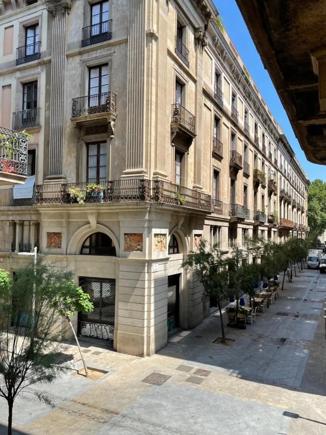 Street view in Som Nit Port Vell