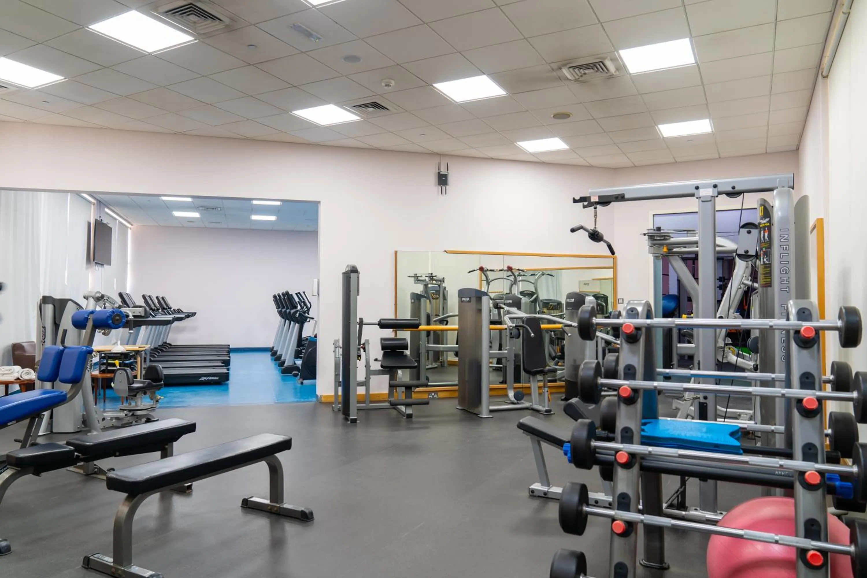 Fitness centre/facilities in eStay Hotel
