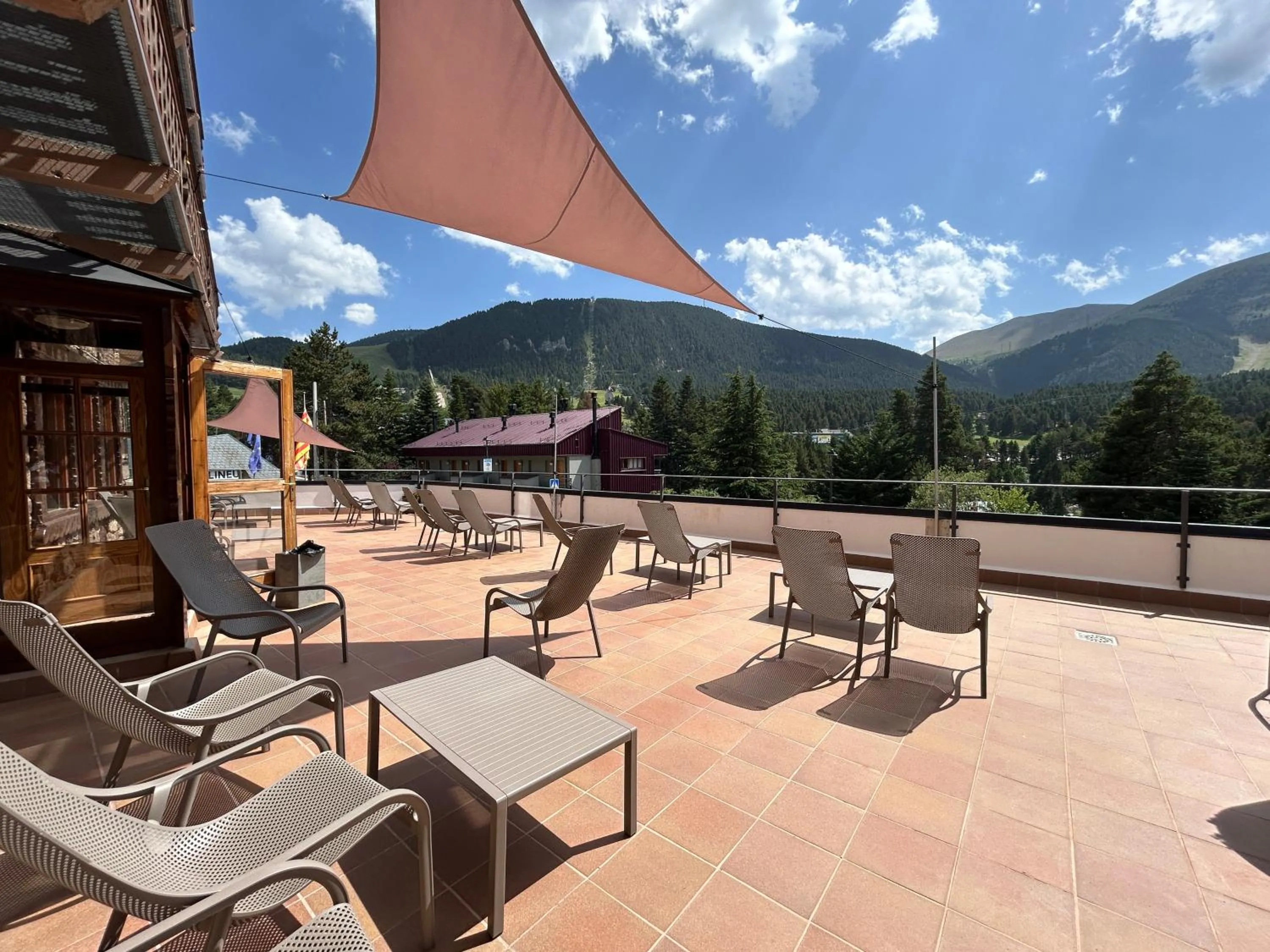 Day in Apartamentos Solineu