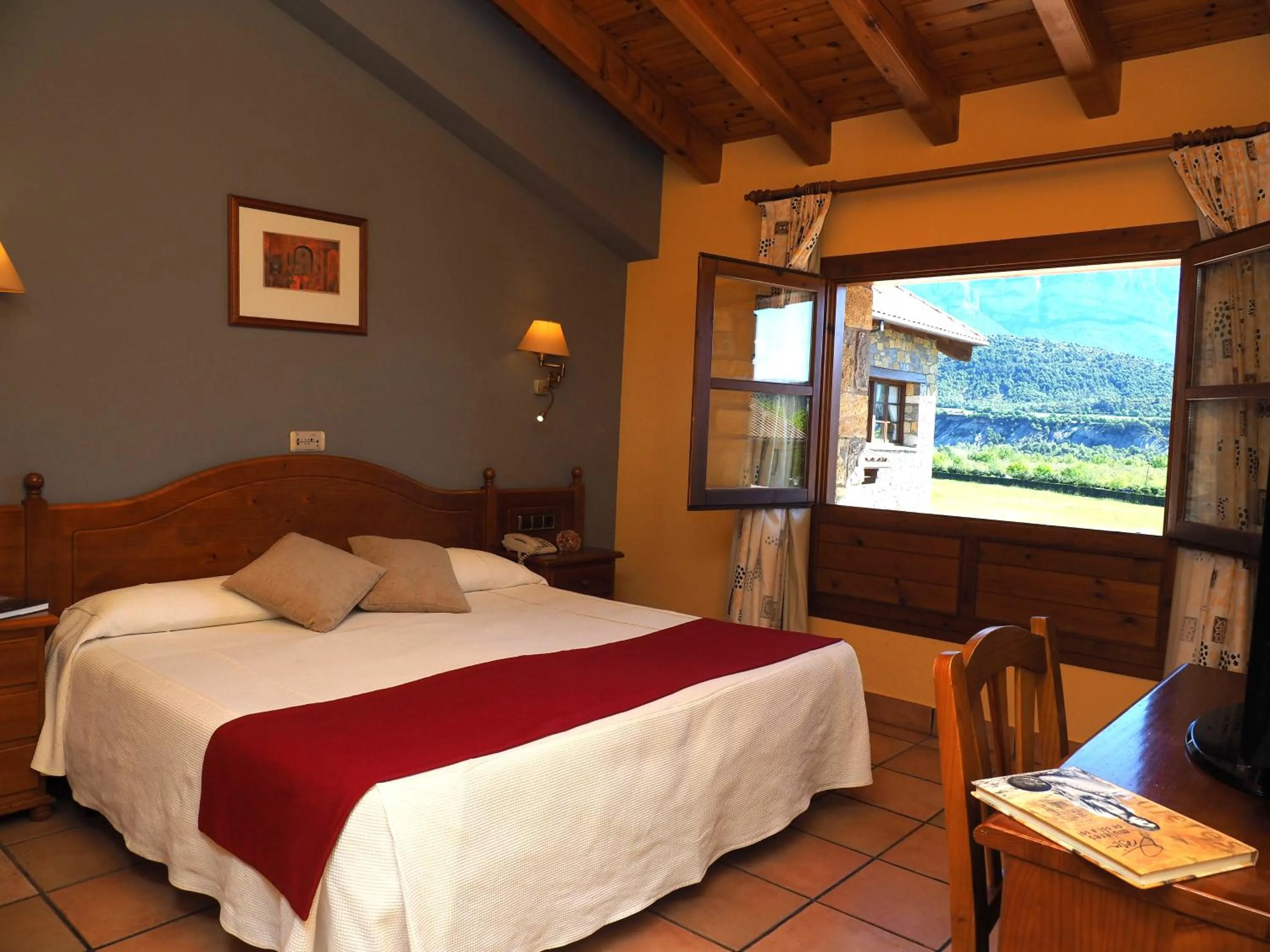 Photo of the whole room, Bed in Hotel & SPA Peña Montañesa
