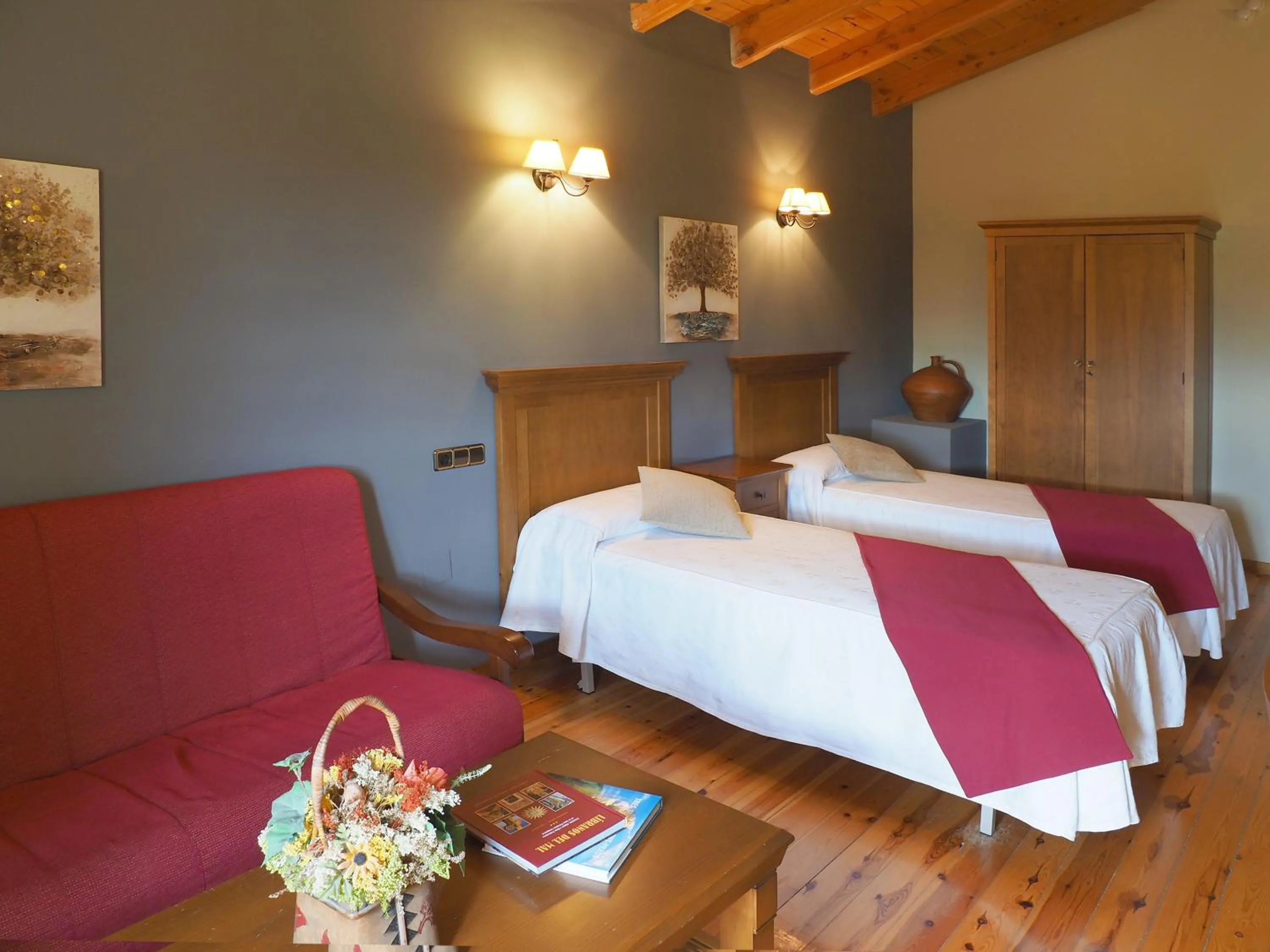 Photo of the whole room, Bed in Hotel & SPA Peña Montañesa