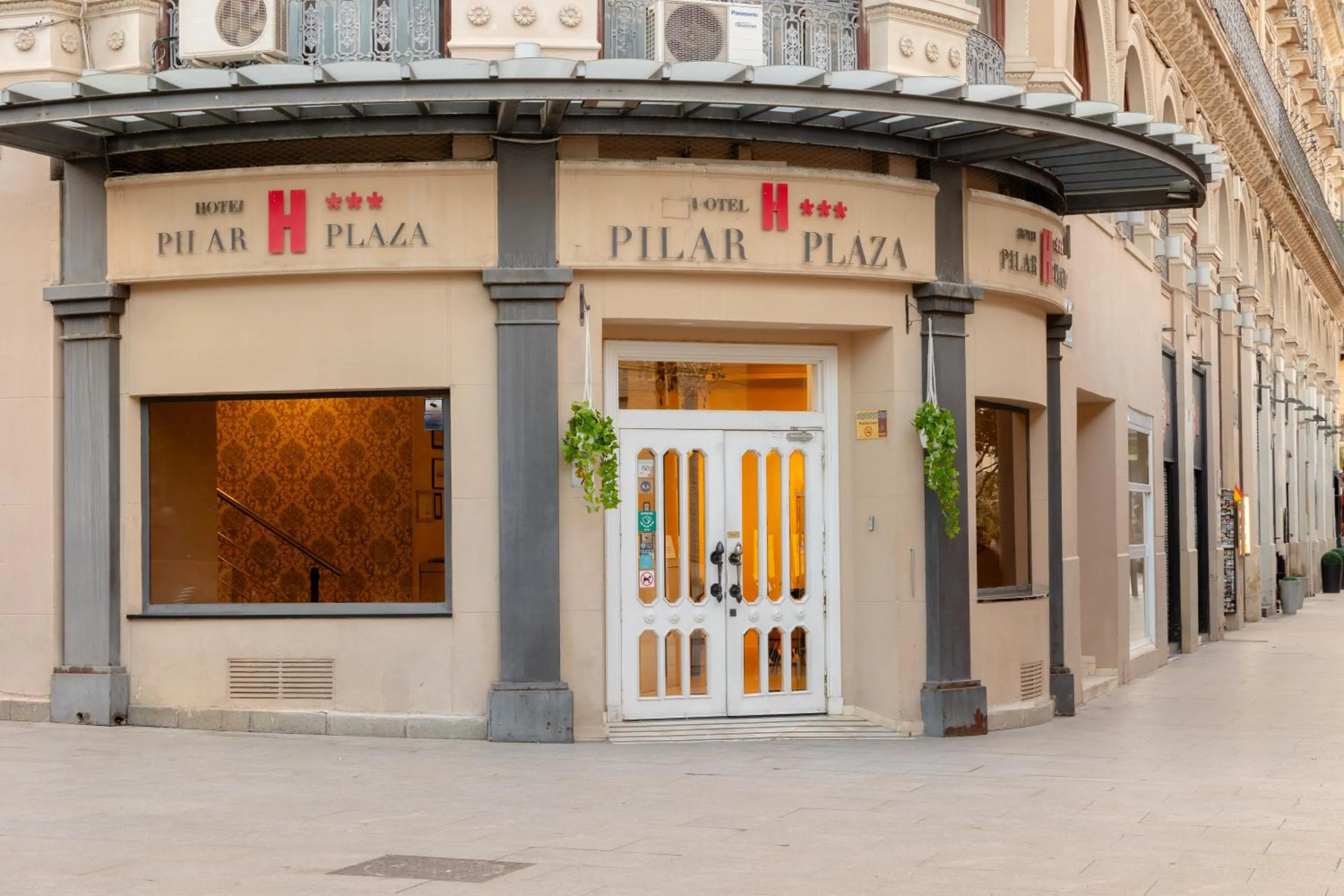 Property building in Hotel Pilar Plaza