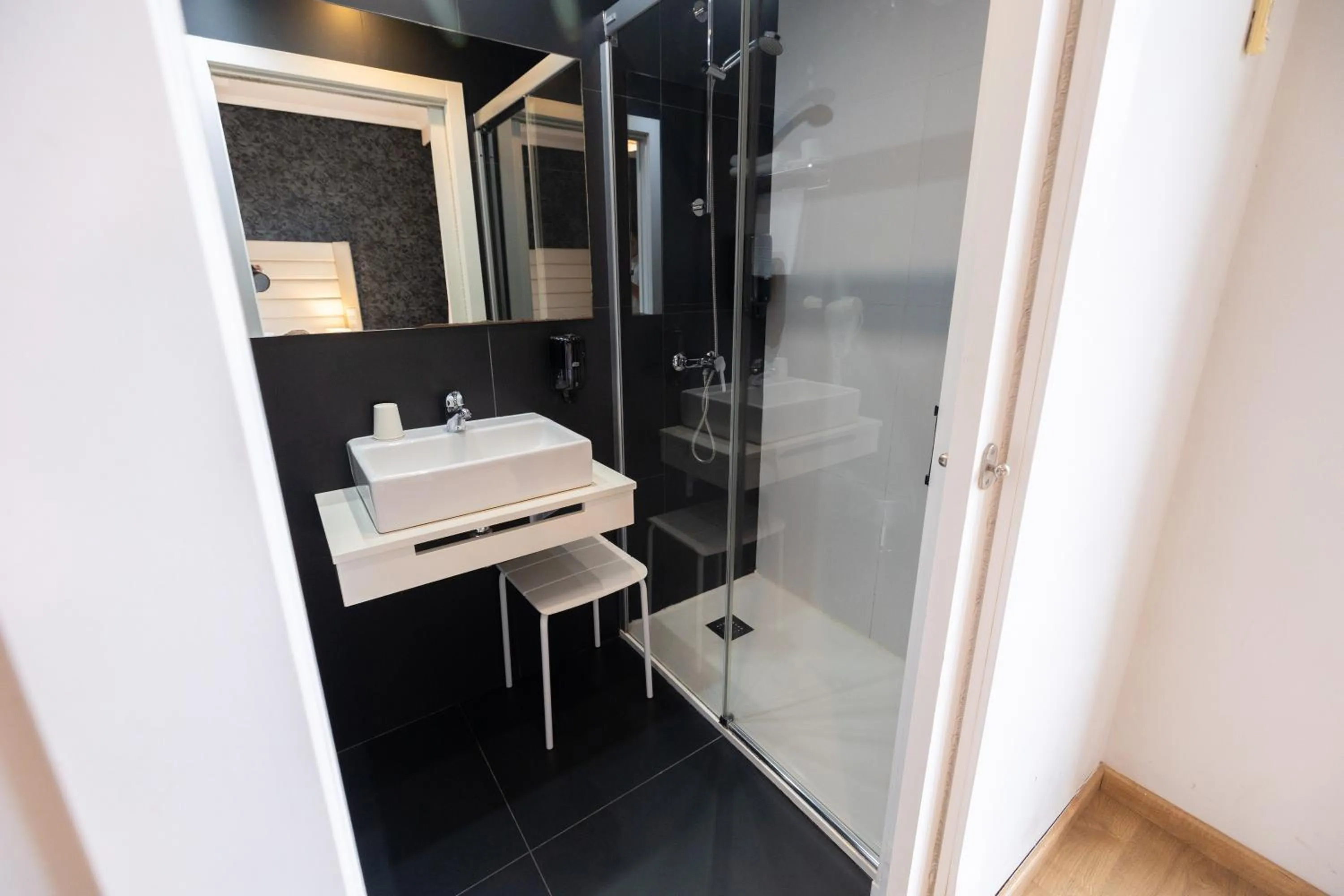 Shower in Hotel Pilar Plaza