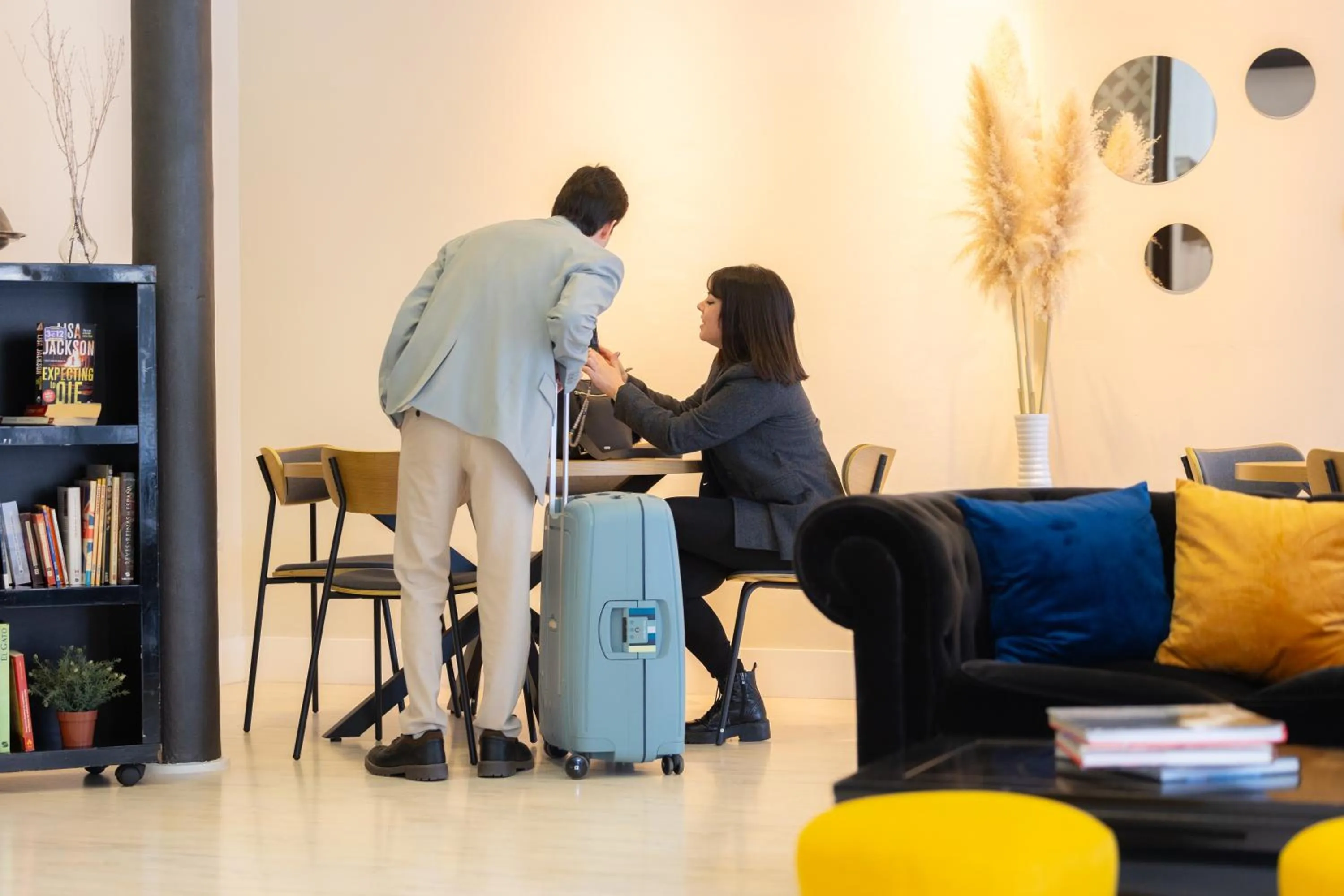 Seating area in Hotel Pilar Plaza