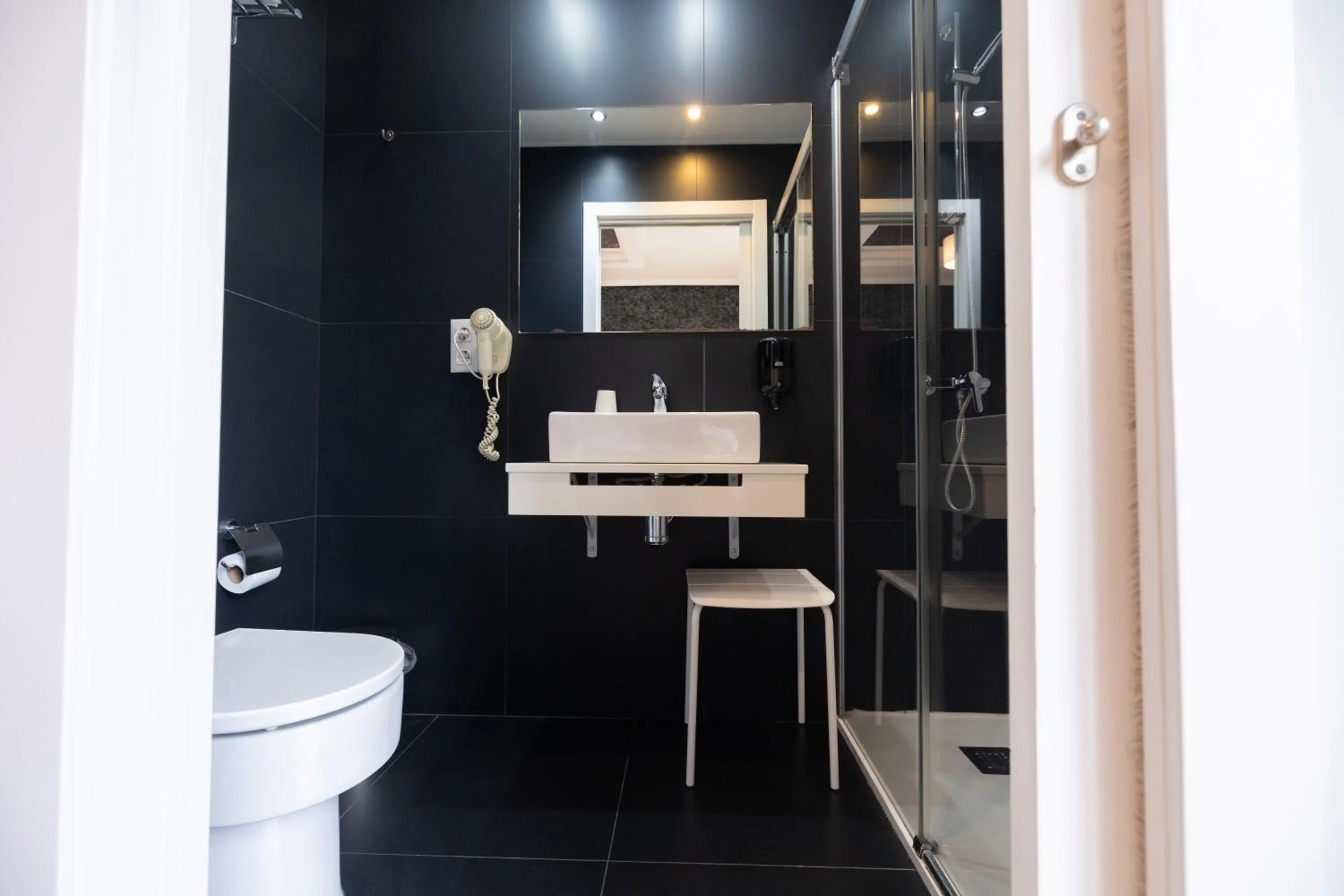 Shower in Hotel Pilar Plaza