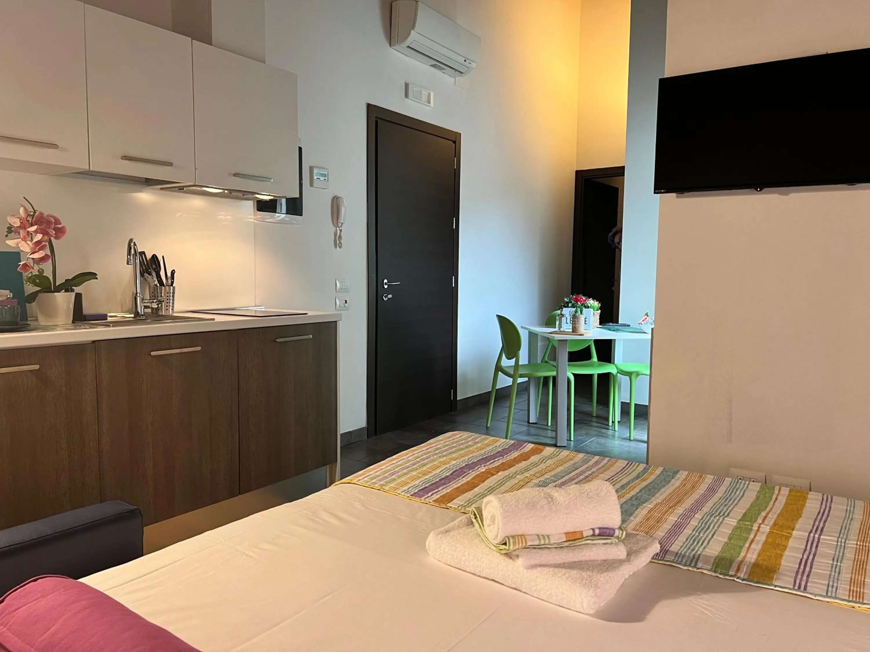 Kitchen or kitchenette, Bed in Bnbook Residence Matteotti