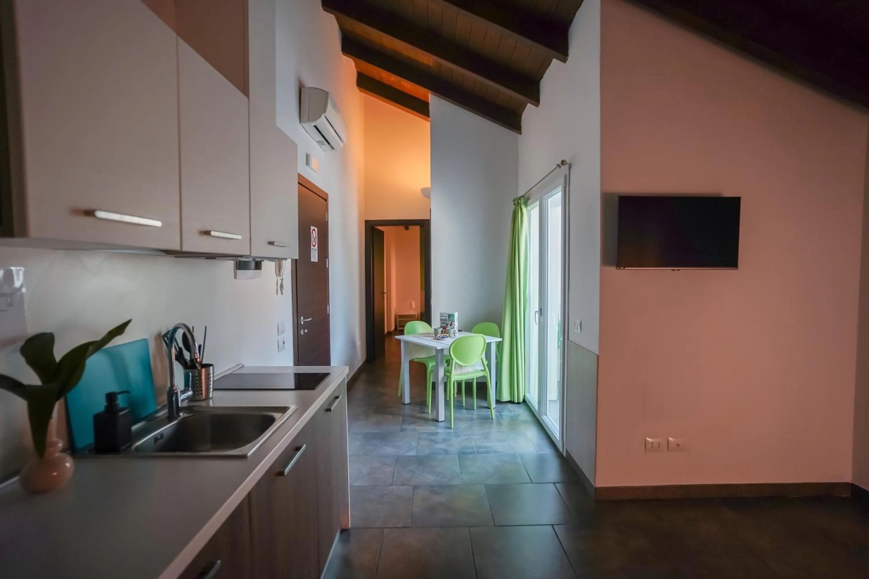 TV and multimedia in Bnbook Residence Matteotti