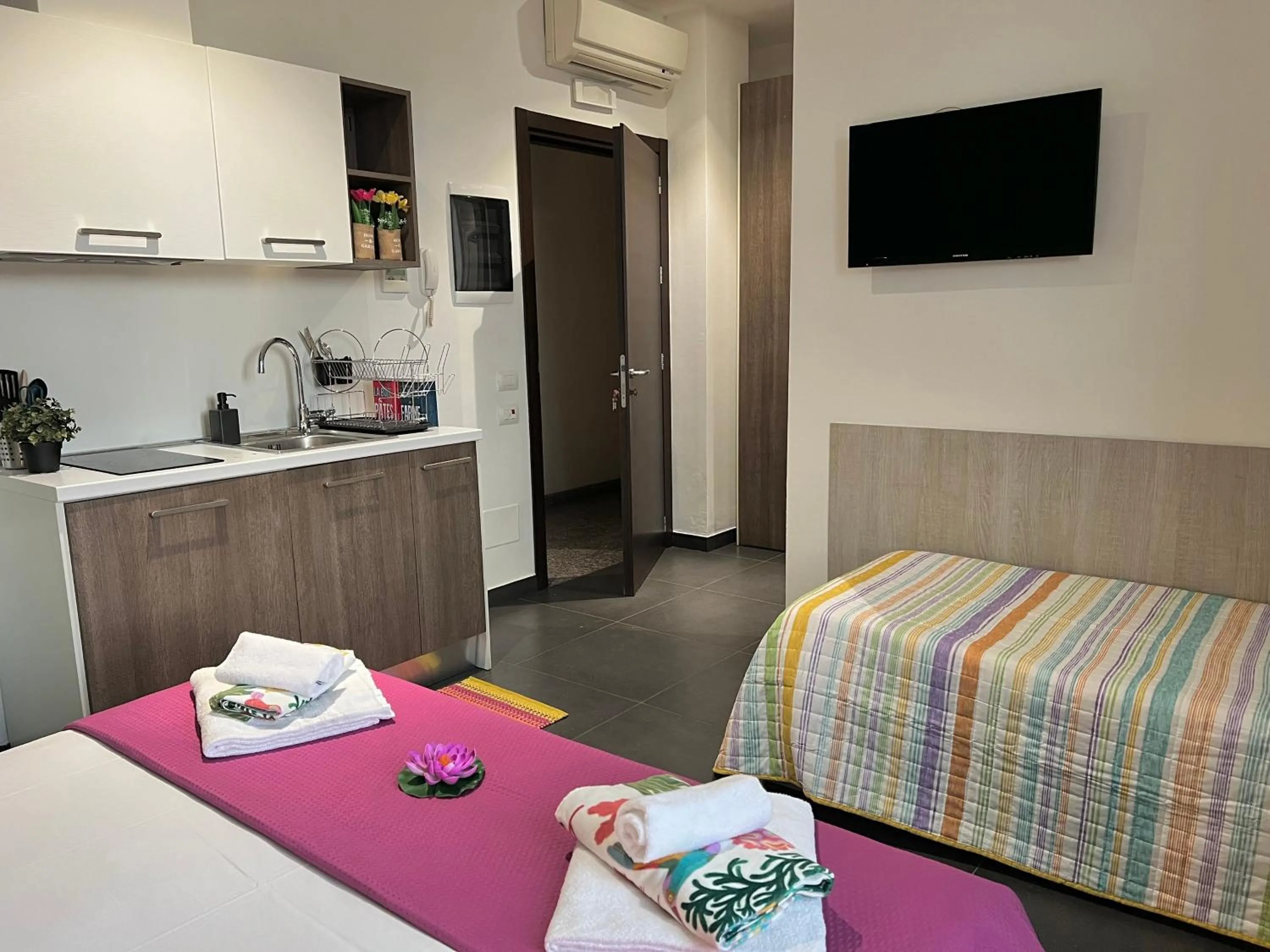 TV and multimedia, Bed in Bnbook Residence Matteotti