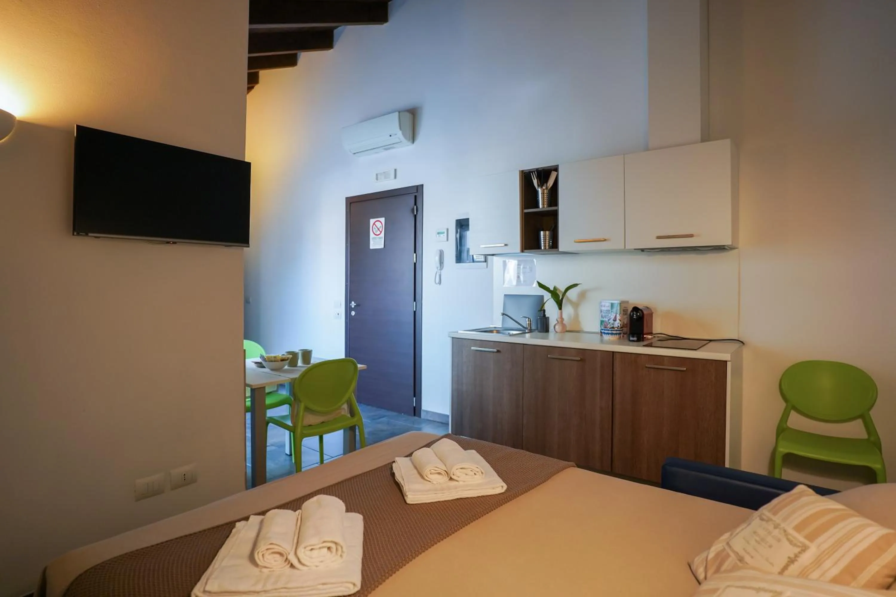 Photo of the whole room, Bed in Bnbook Residence Matteotti