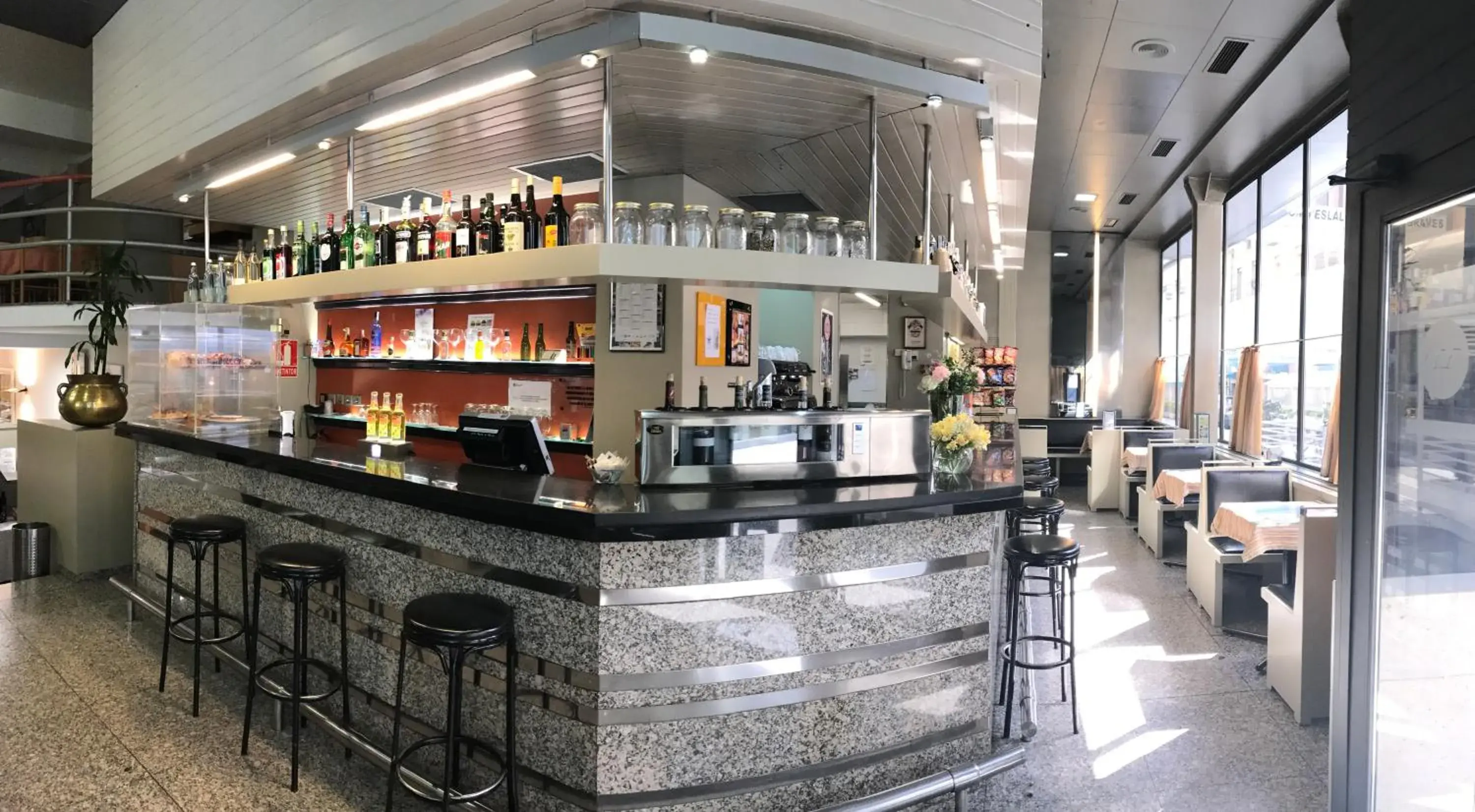 Restaurant/places to eat in Hotel Nice Restaurant/places to eat in Hotel Nice