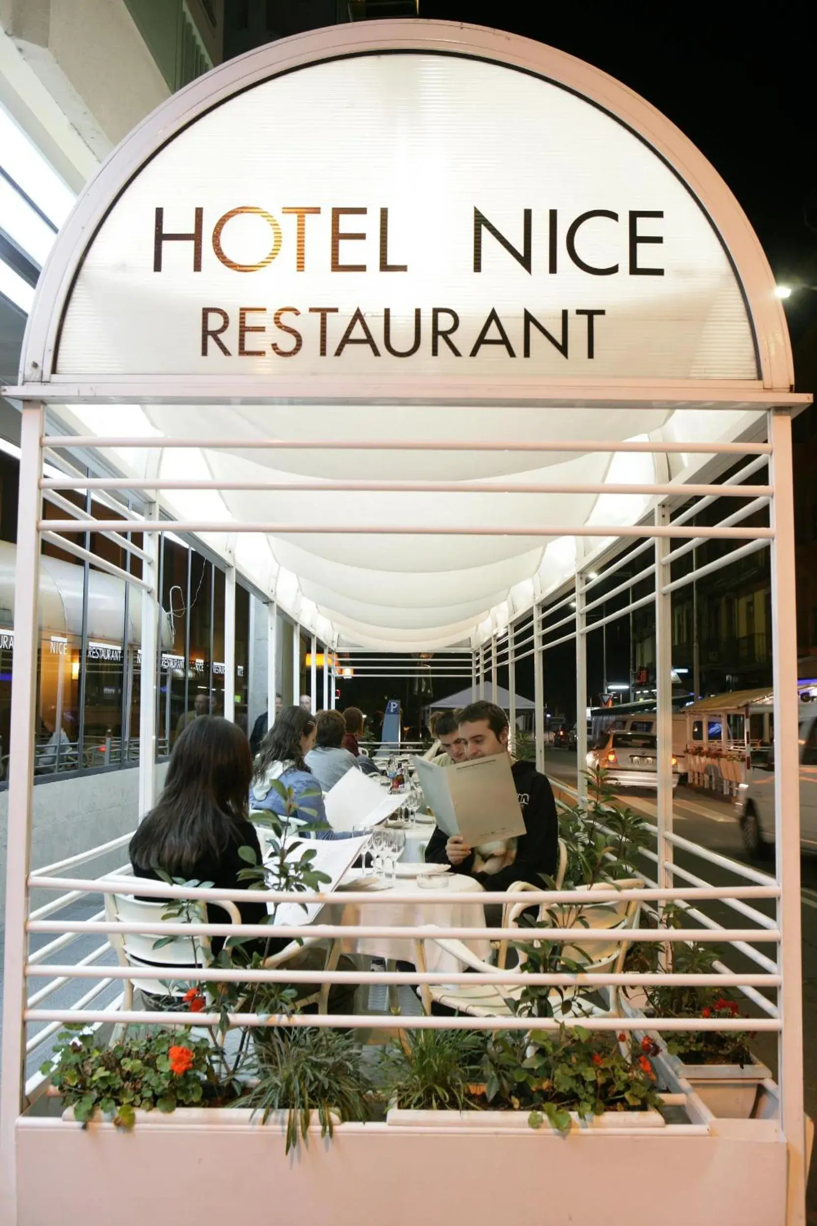 Restaurant/places to eat in Hotel Nice Restaurant/places to eat in Hotel Nice