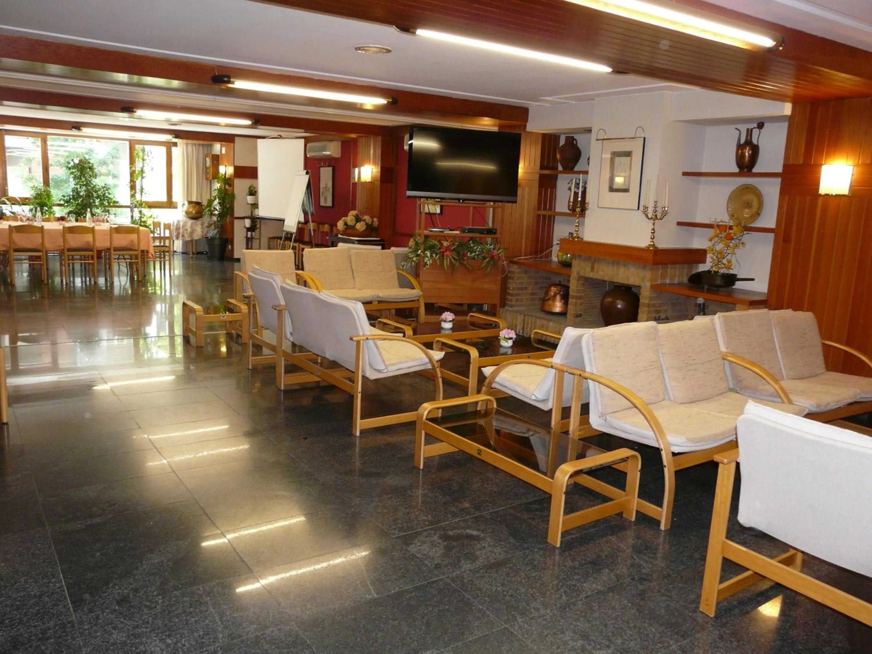 Communal lounge/ TV room in Hotel Nice