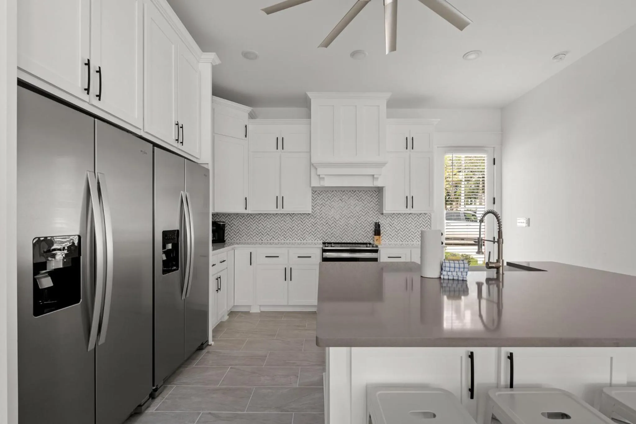 Kitchen or kitchenette in 20206 First Ave
