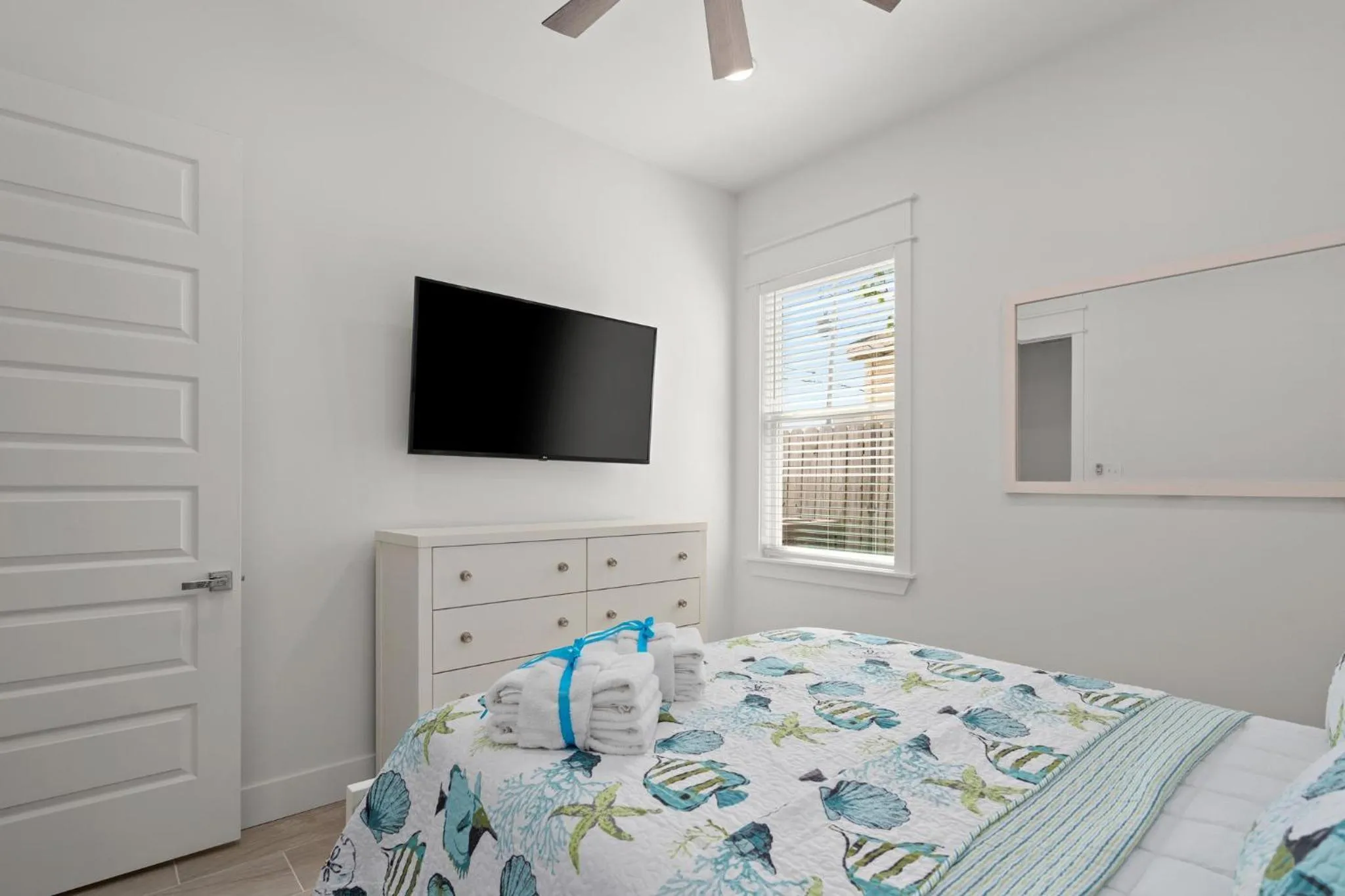 Living room, Bed in 20206 First Ave