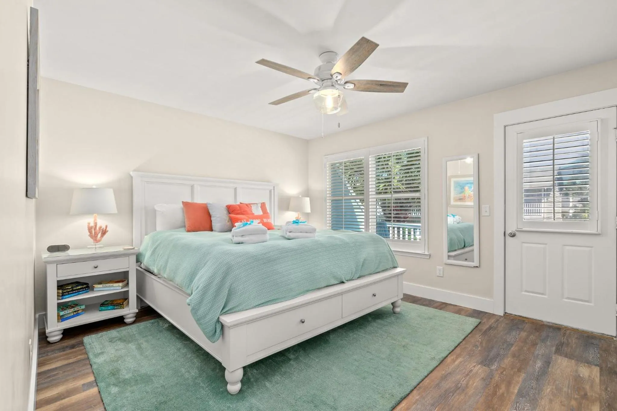 Bed in 140 Feet To White Sandy Beaches! Newly Renovated! Pool! Grill!