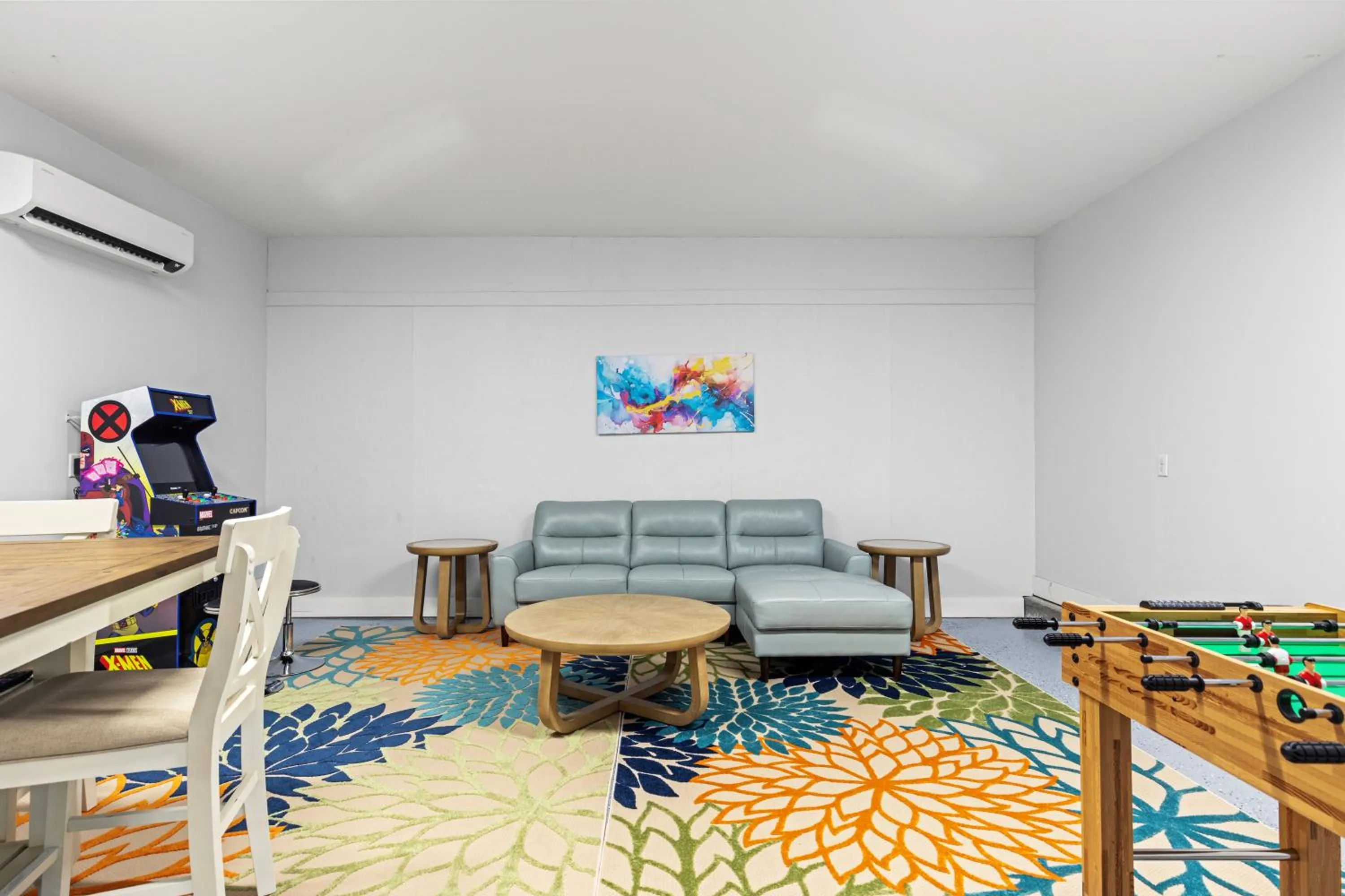 Charming Retreat, a Short Walk to Laguna Beach, with Room for 10!