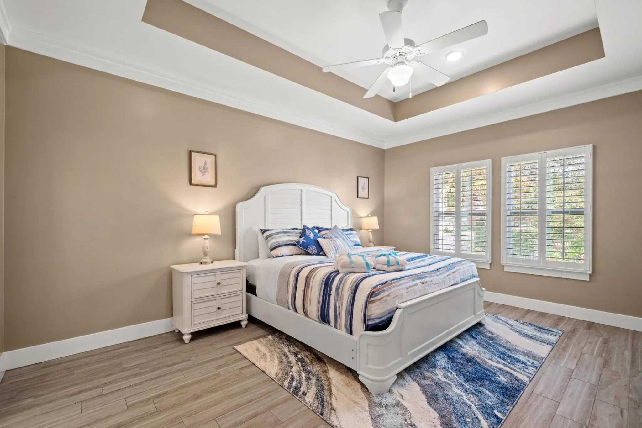 Bed in Charming Retreat, a Short Walk to Laguna Beach, with Room for 10!