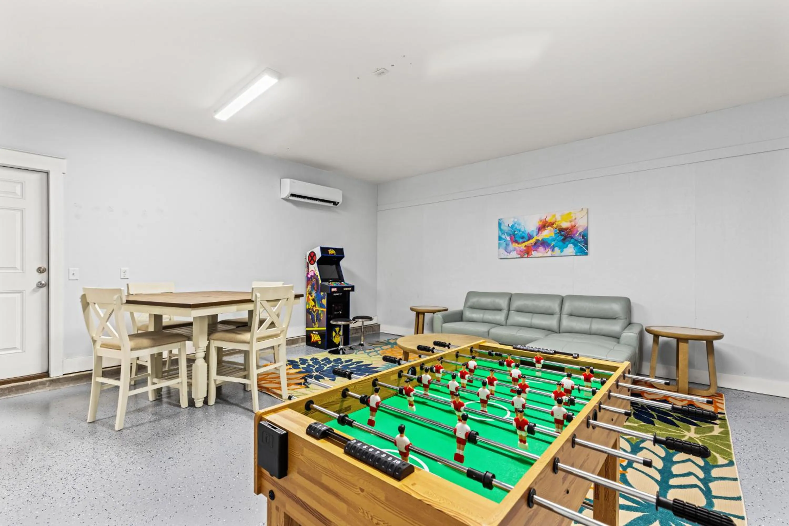 Charming Retreat, a Short Walk to Laguna Beach, with Room for 10!