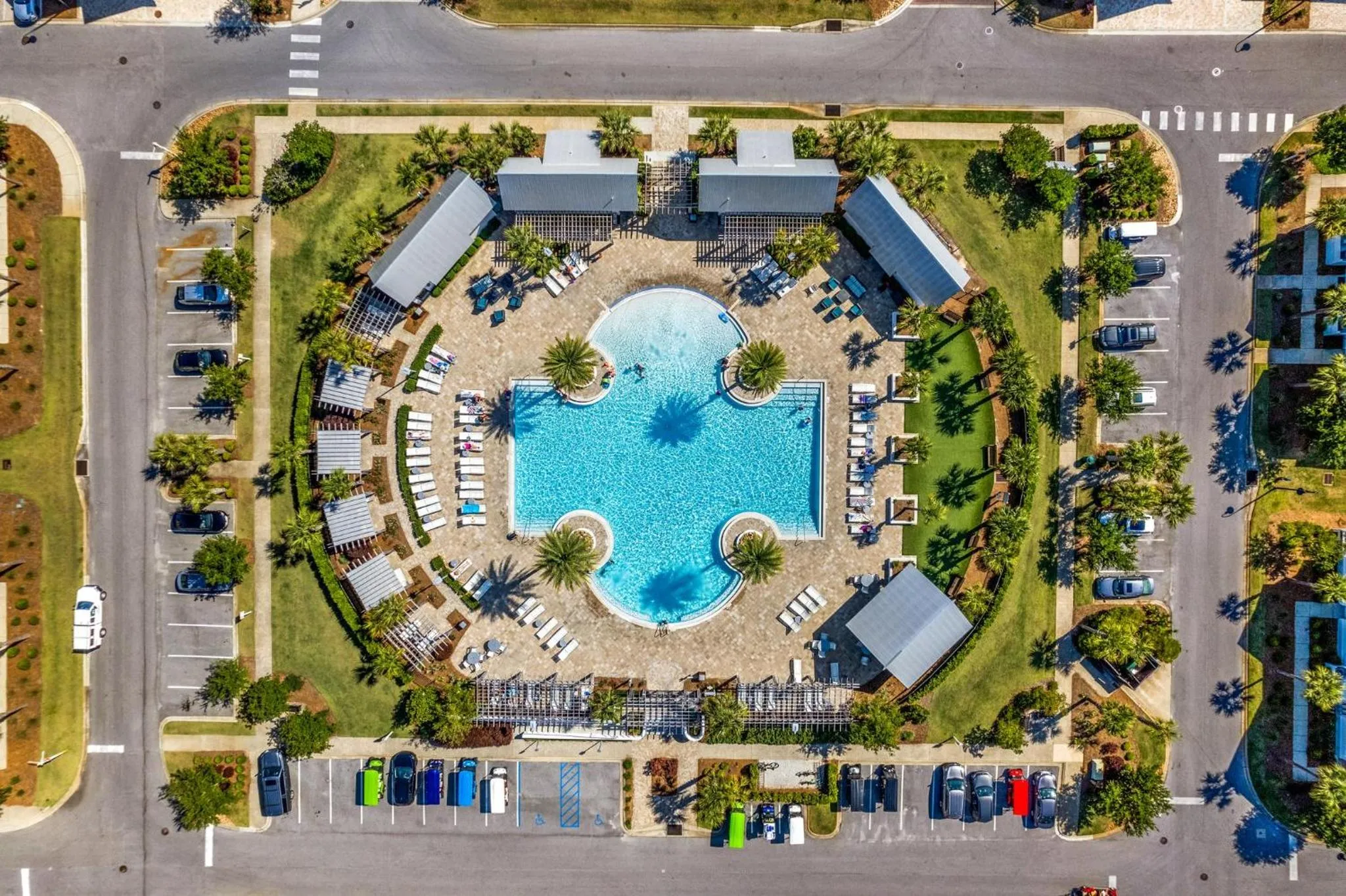 Swimming pool in 24 York Lane | Edgewater Escape