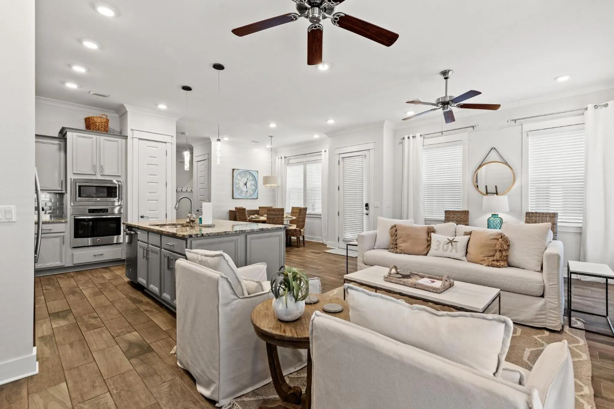 Photo of the whole room in 24 York Lane | Edgewater Escape