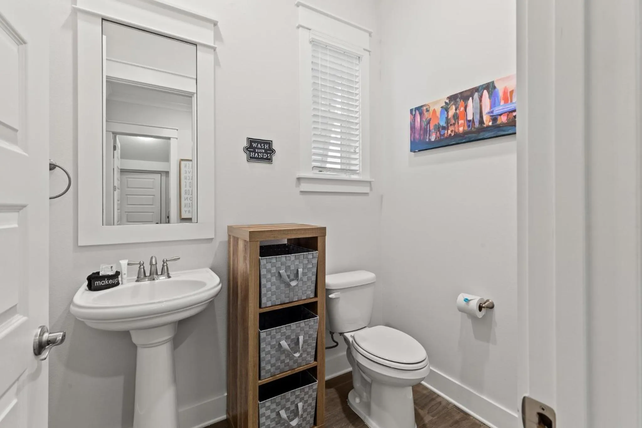 Photo of the whole room in 24 York Lane | Edgewater Escape