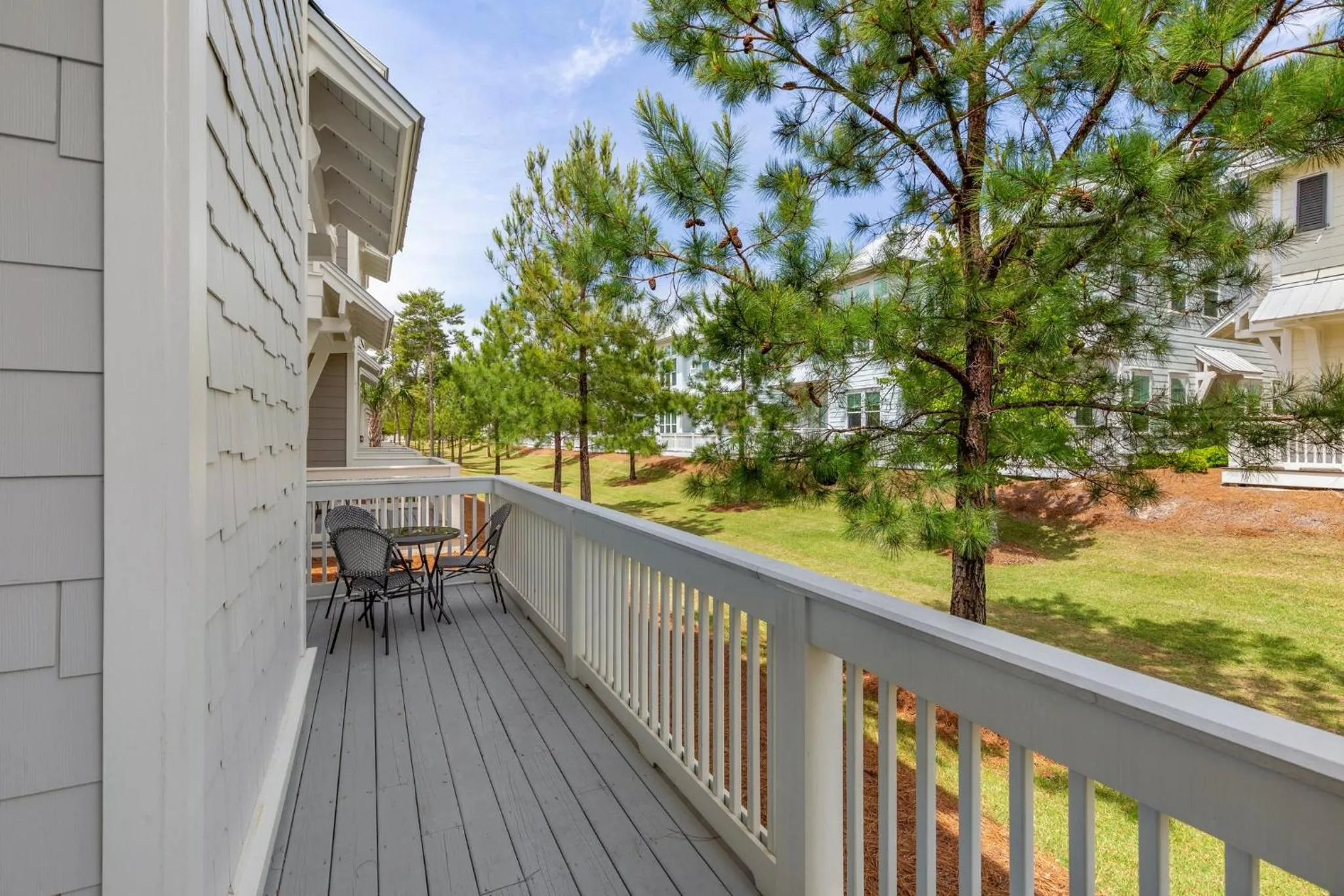 Property building in 24 York Lane | Edgewater Escape