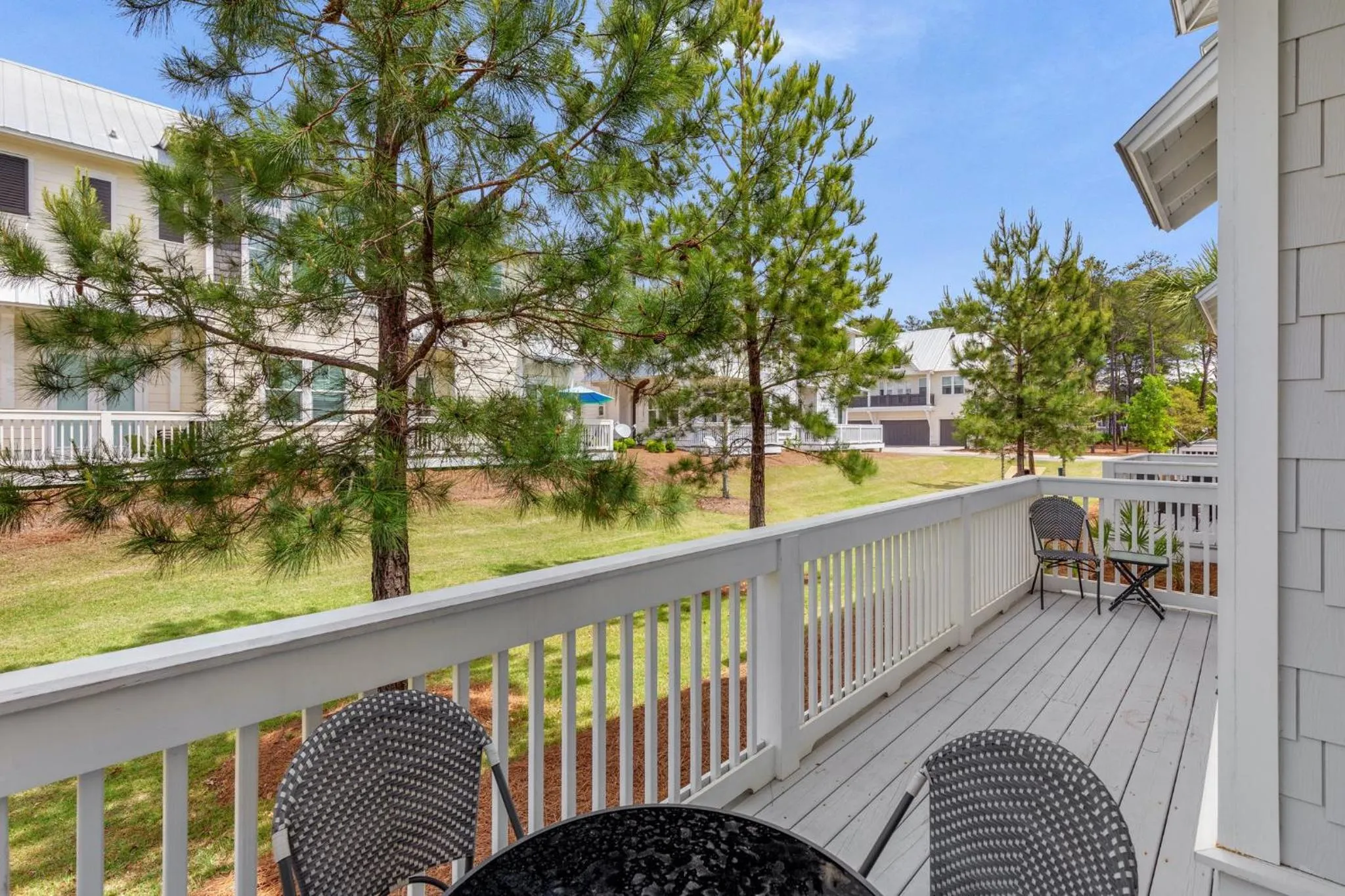 Property building in 24 York Lane | Edgewater Escape