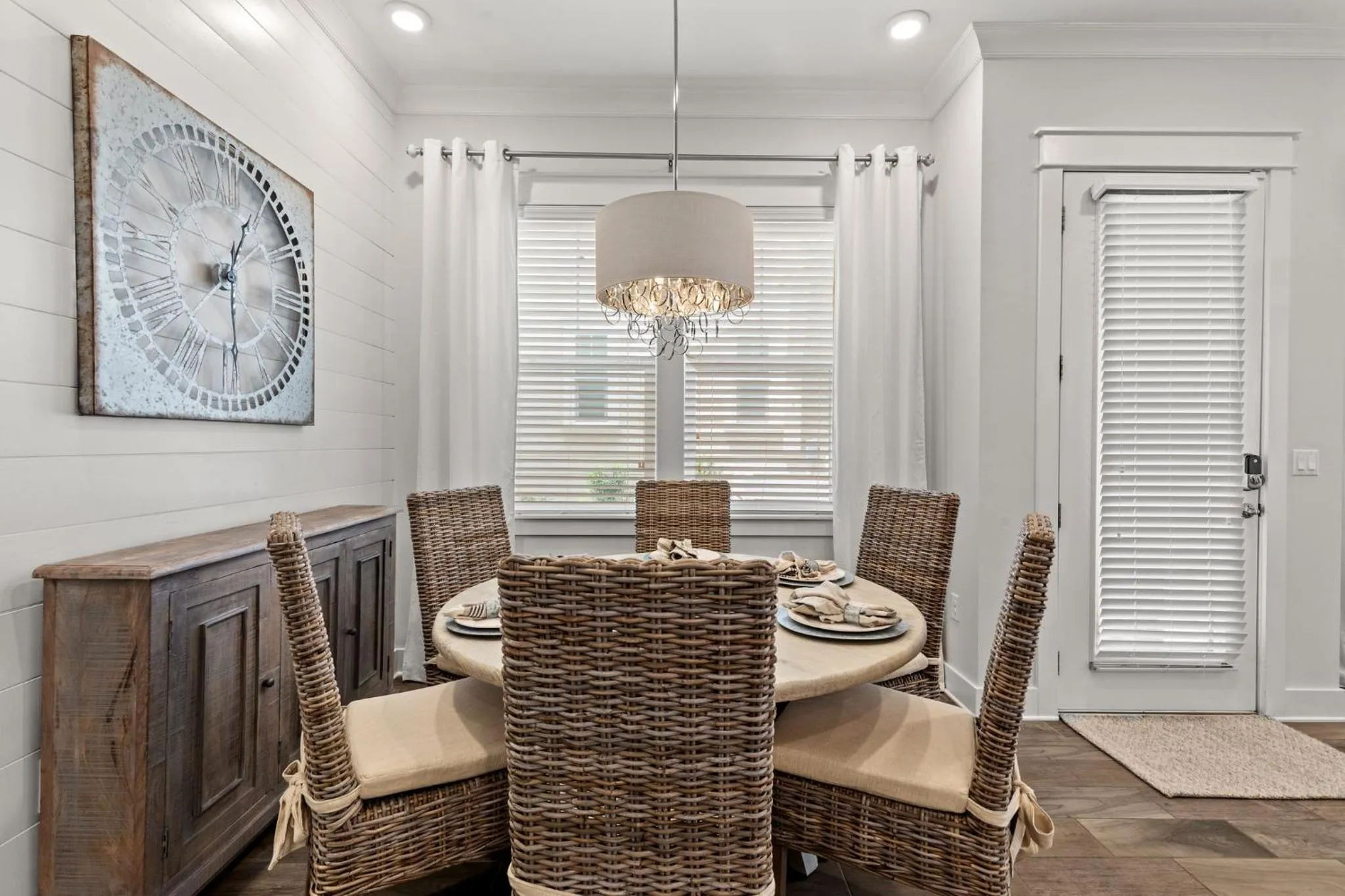 Photo of the whole room in 24 York Lane | Edgewater Escape