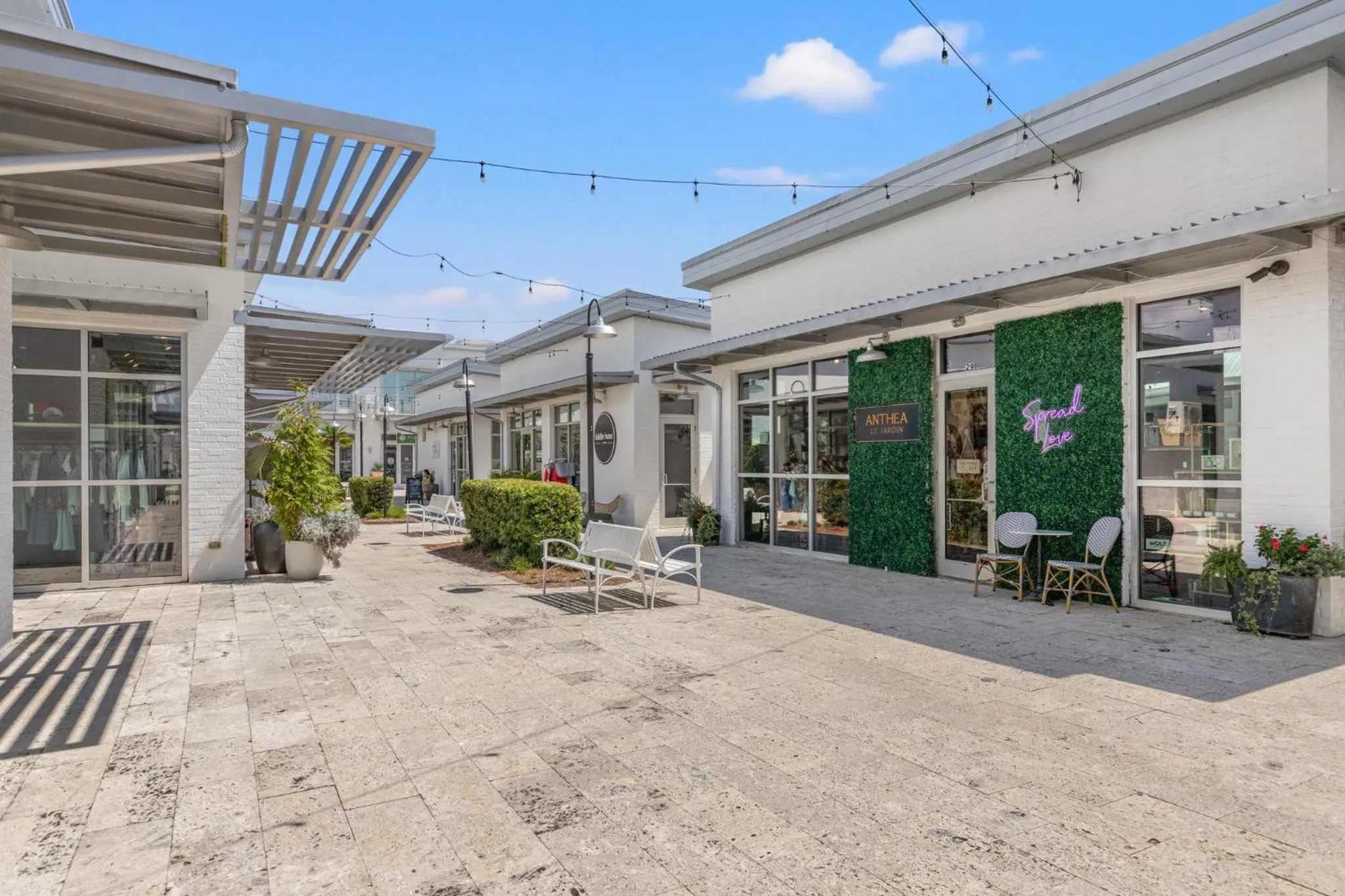 Property building in 24 York Lane | Edgewater Escape