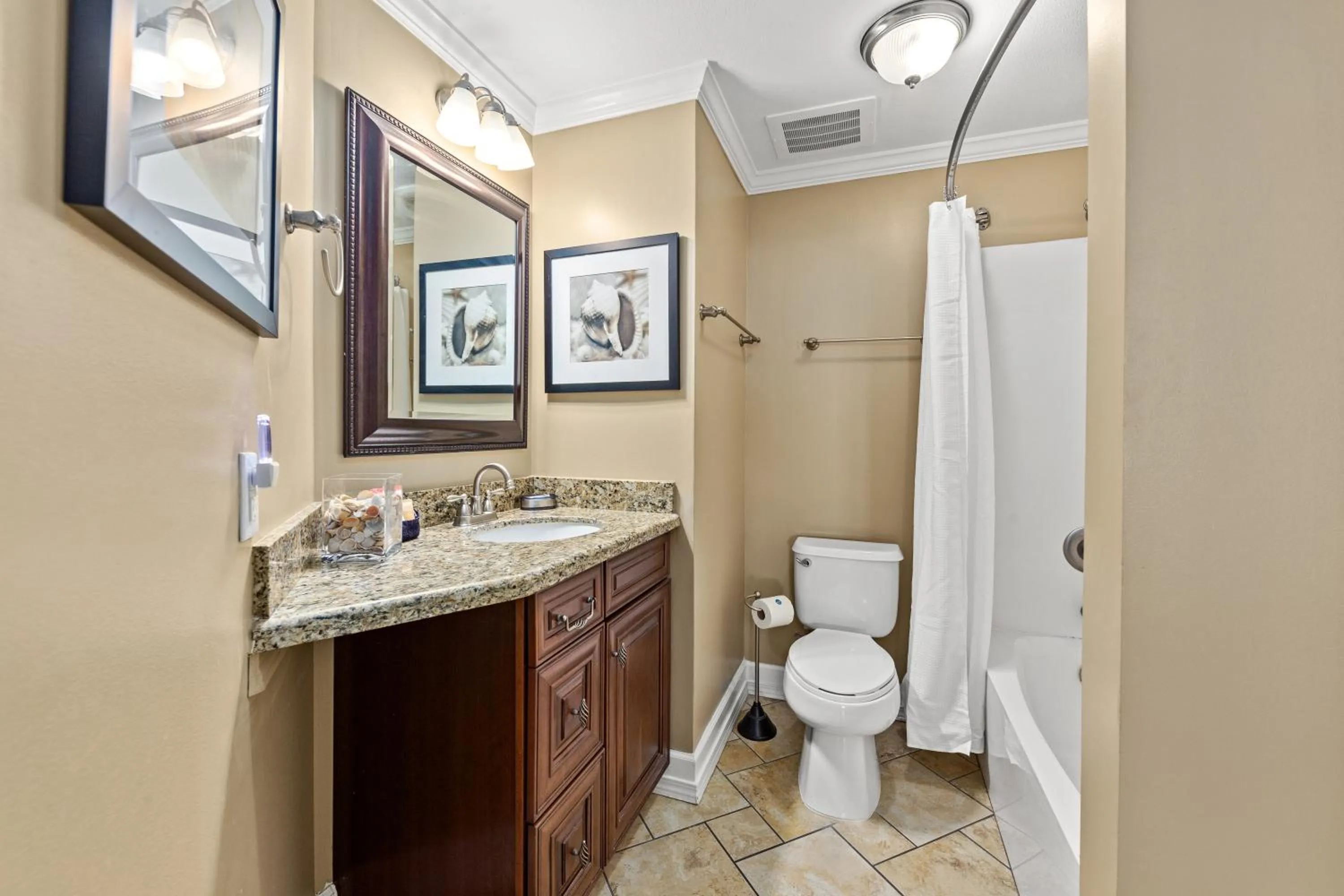 Bathroom in Gulf Front Master Bedroom, 2 Pools & Hot Tubs, Sleeps 8