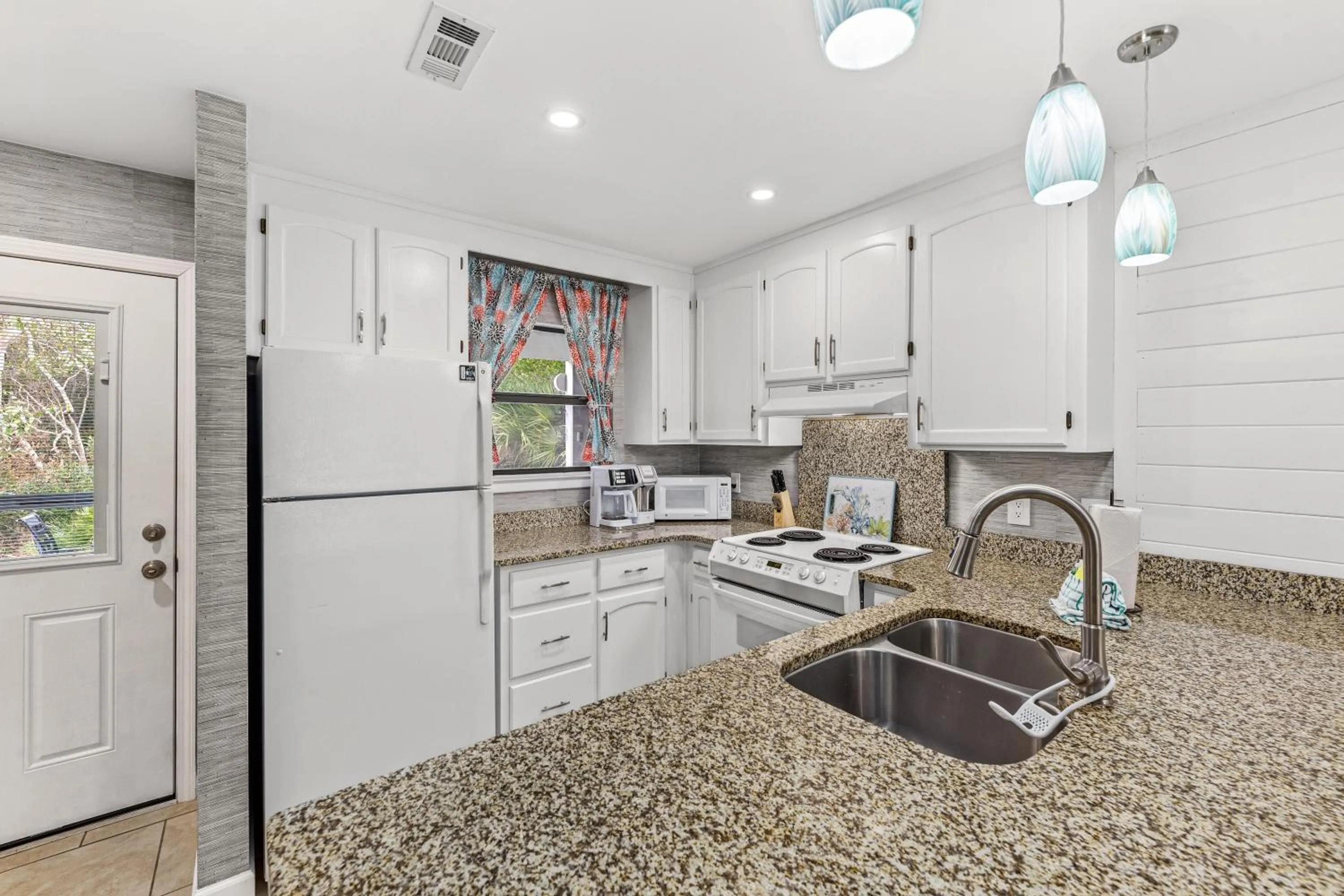 Kitchen or kitchenette in Short Walk to The Beach! Community Pool! Sleeps 6!