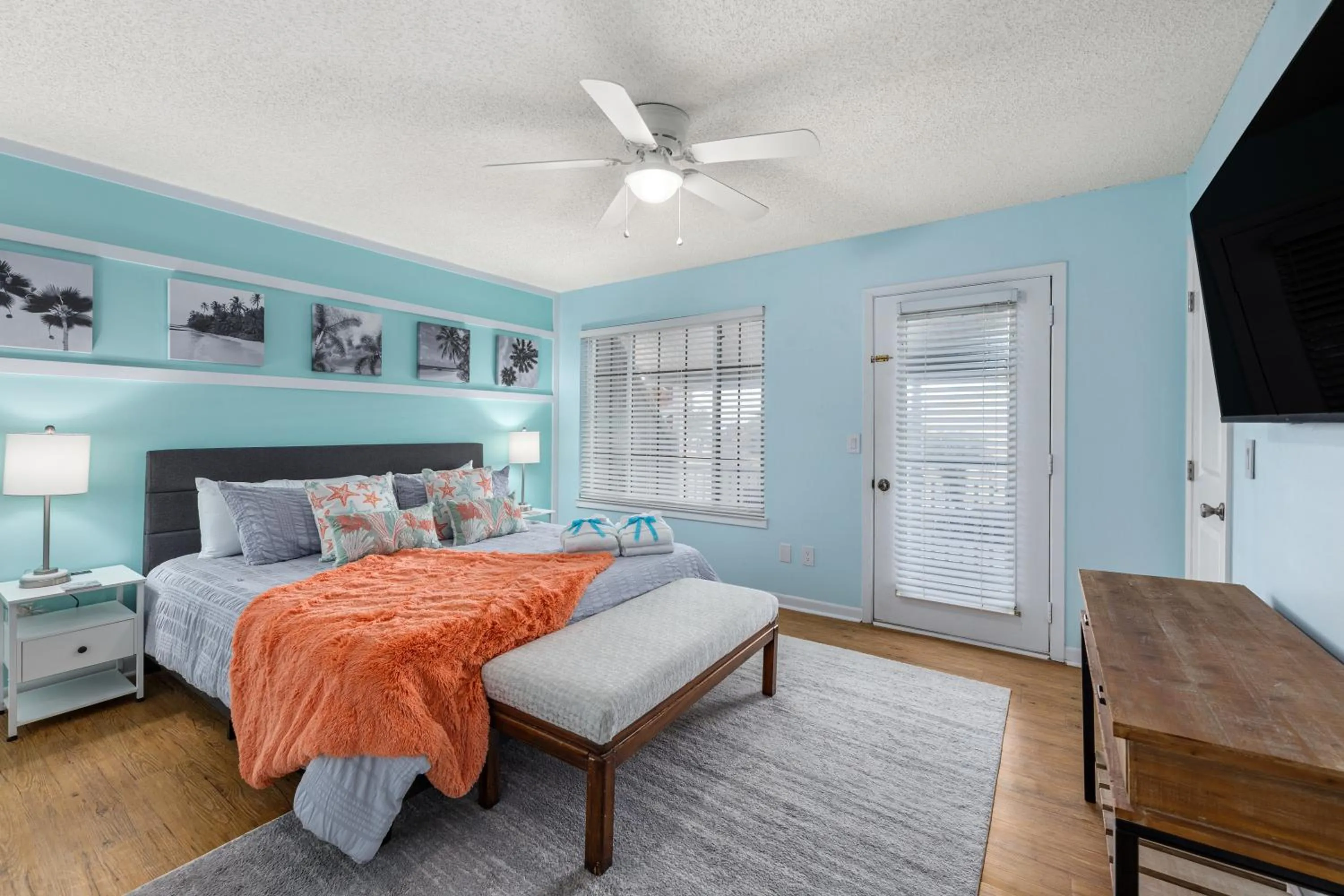 Bed in Short Walk to The Beach! Community Pool! Sleeps 6!