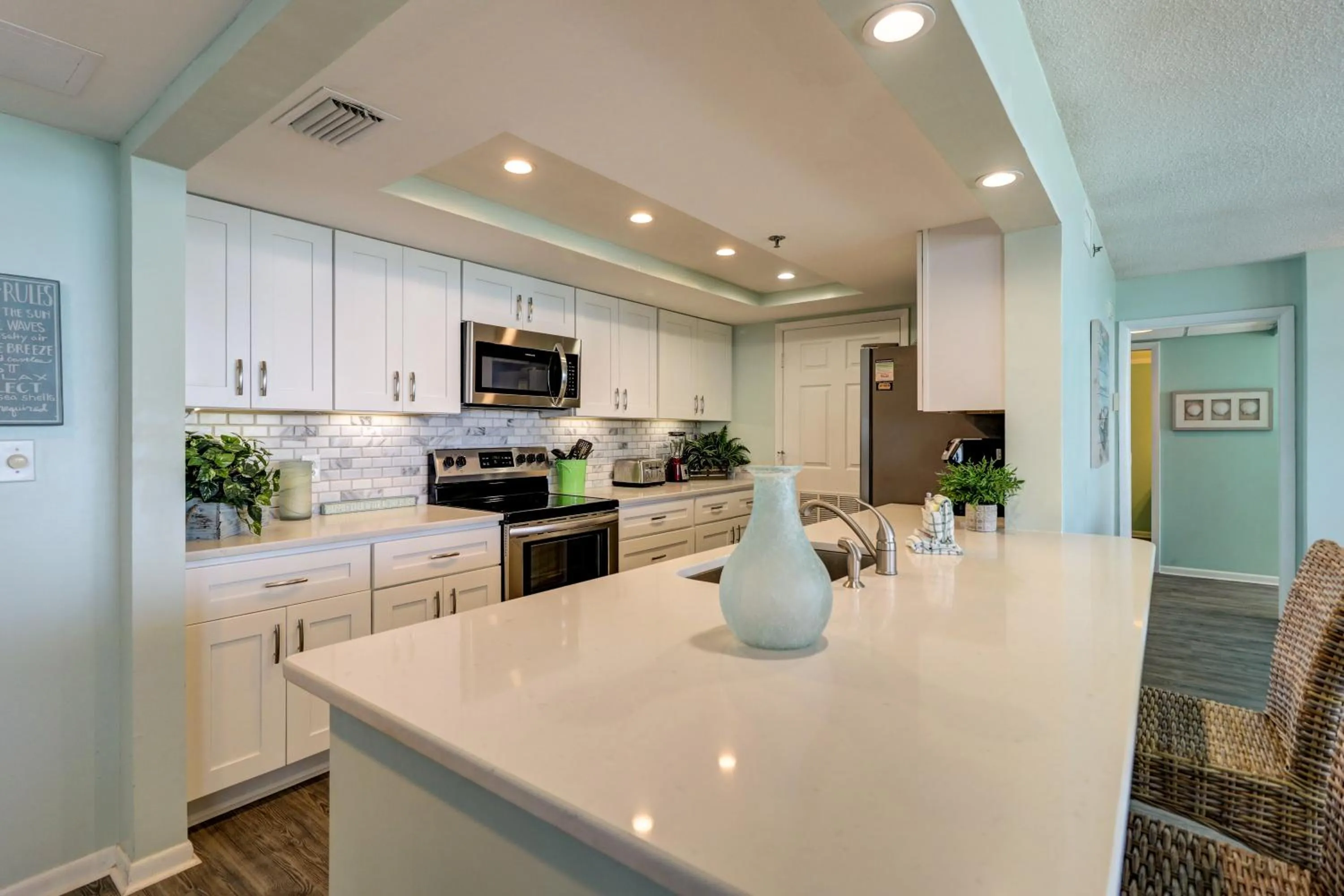 Kitchen or kitchenette in The Perfect Escape! Long Beach Resort-8th Floor-Gulf Front with AMAZING views