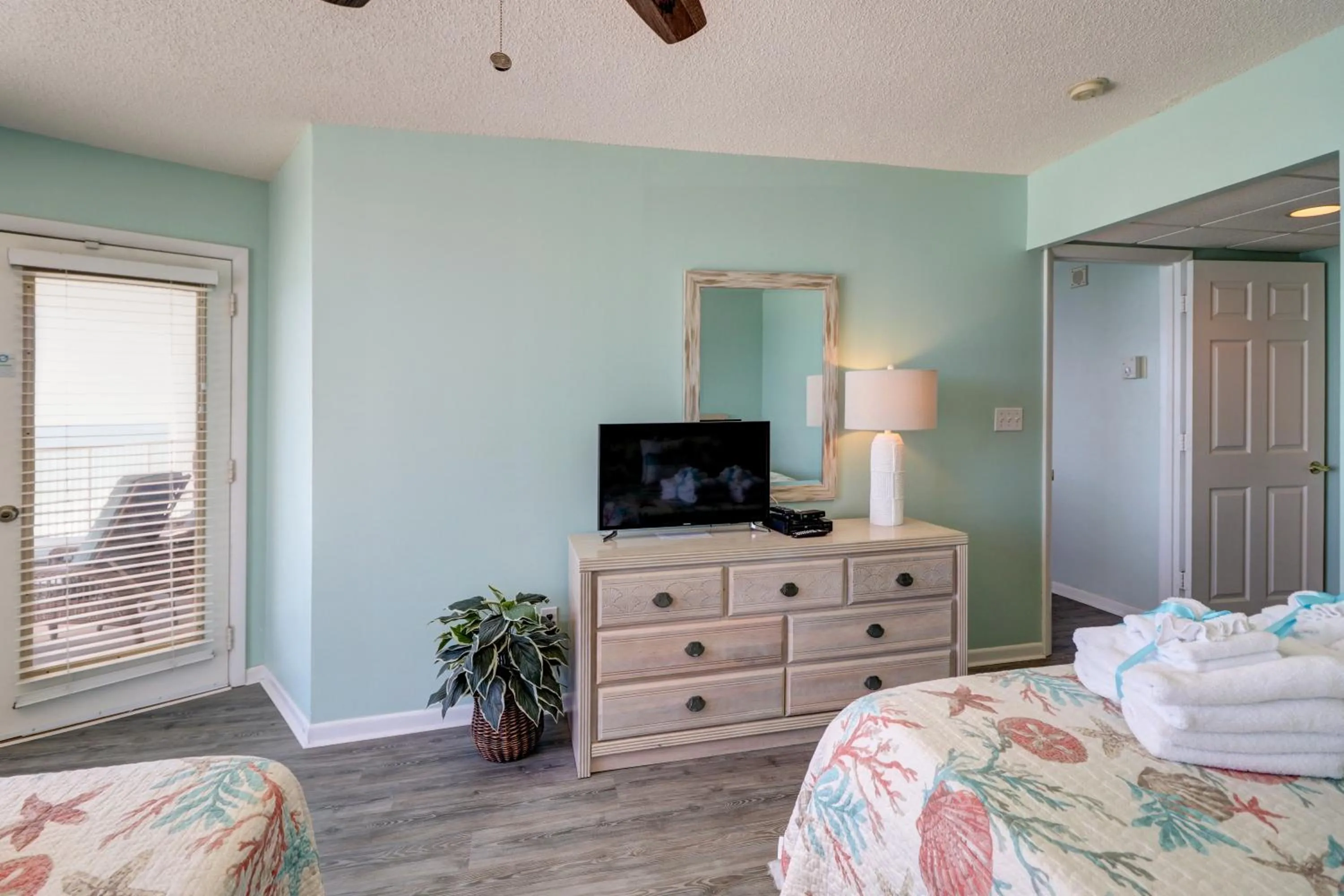 Bed in The Perfect Escape! Long Beach Resort-8th Floor-Gulf Front with AMAZING views