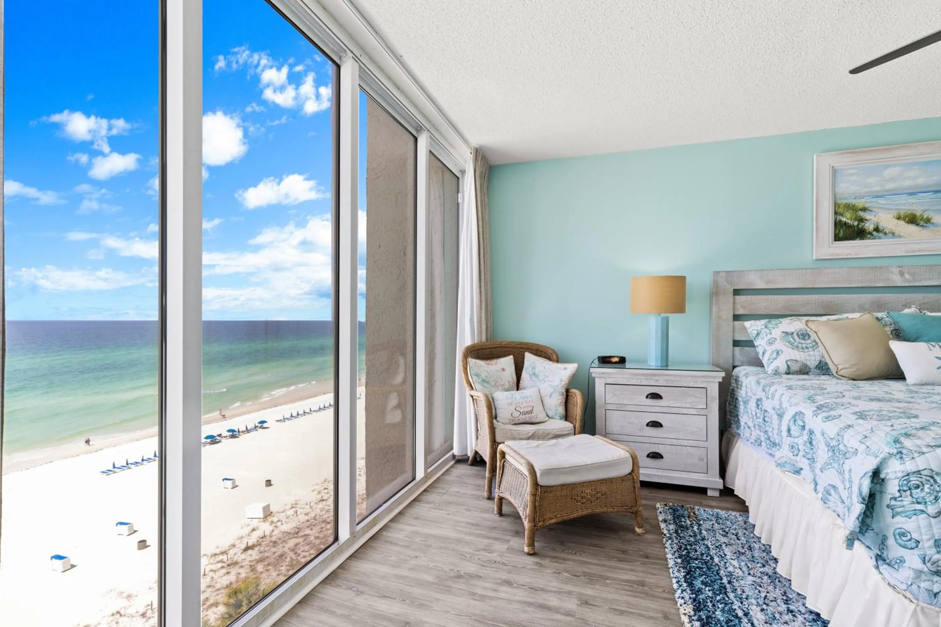 Bed in The Perfect Escape! Long Beach Resort-8th Floor-Gulf Front with AMAZING views